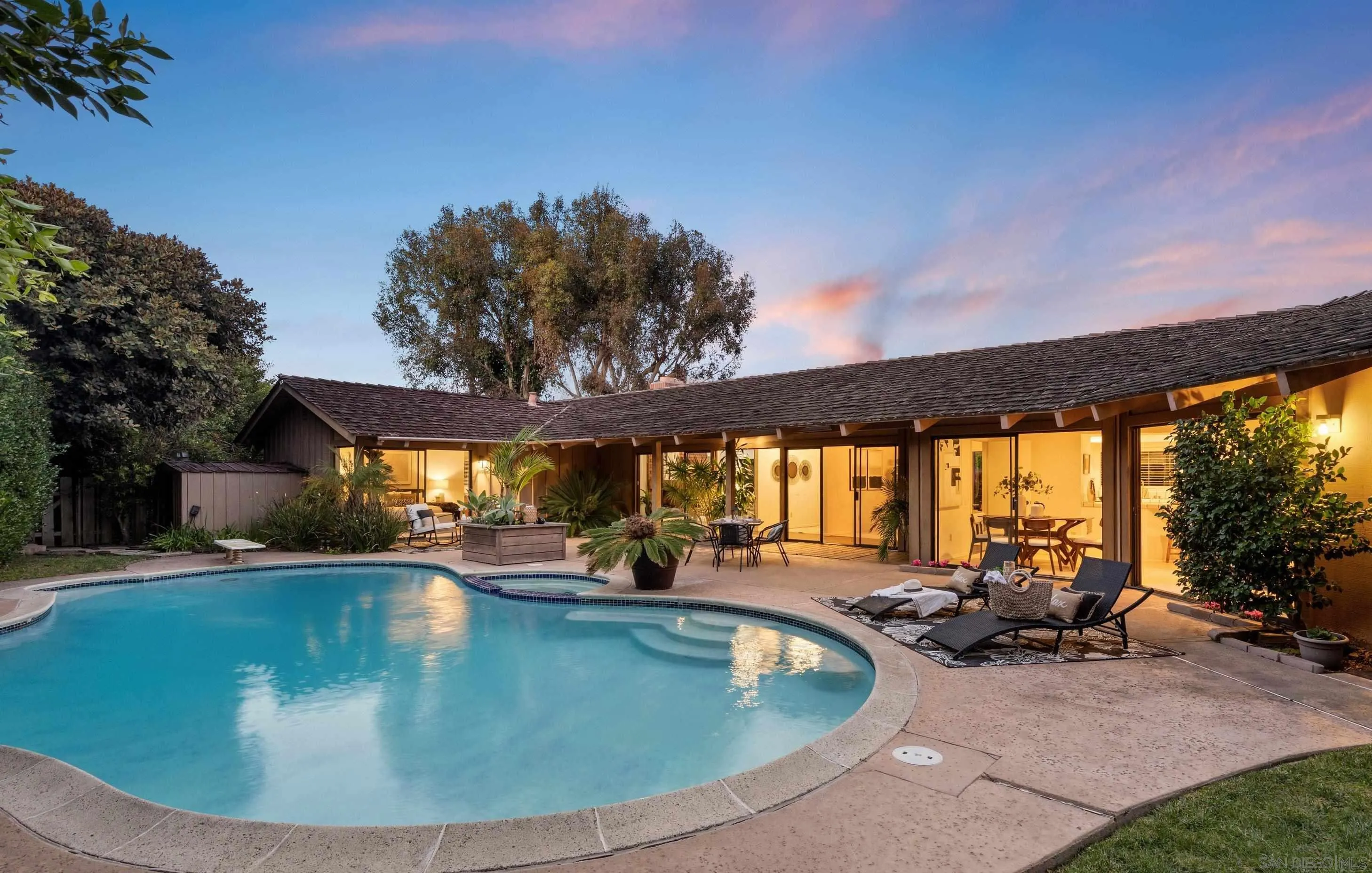 7716 Hidden Valley Ct, La Jolla
