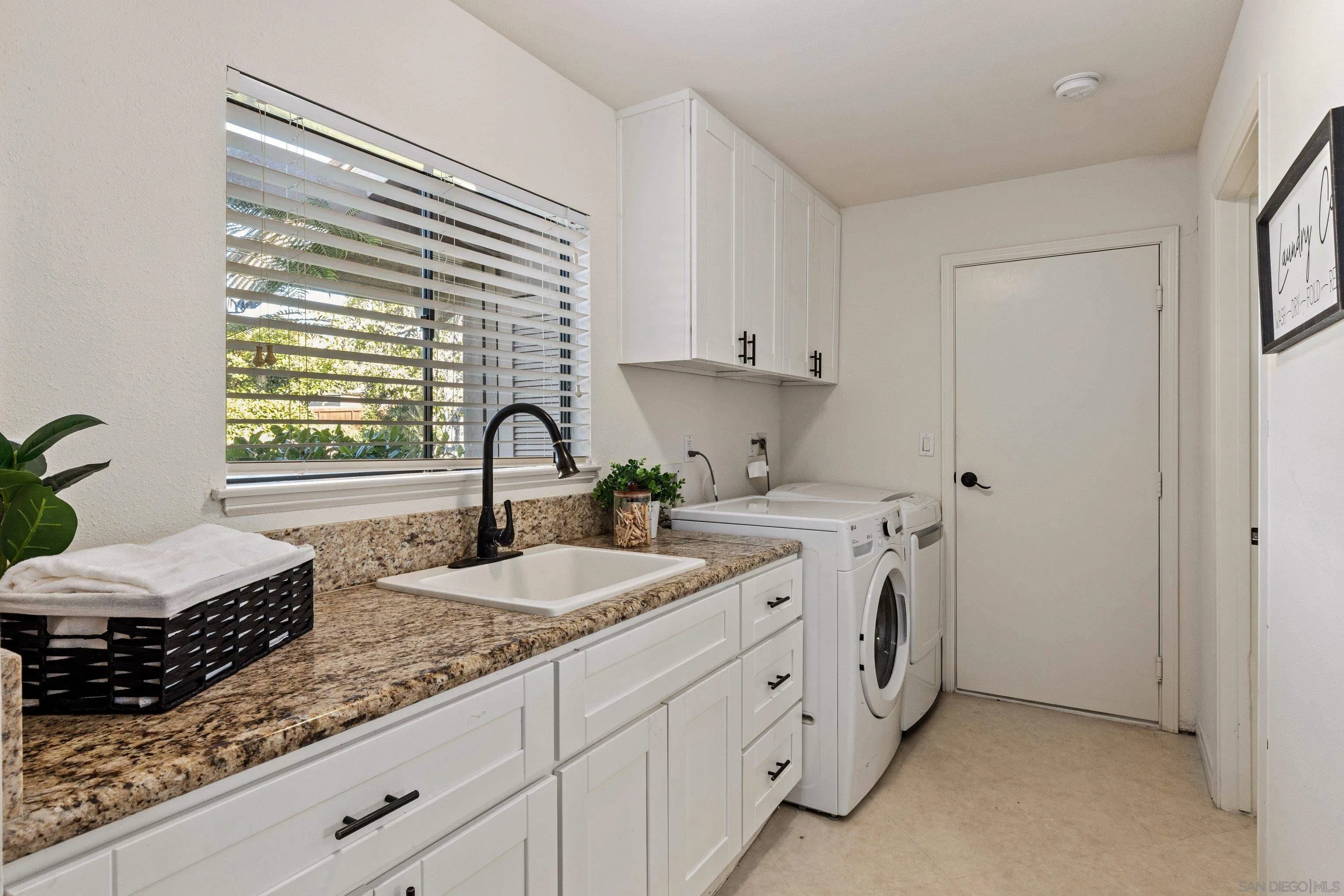 7716 Hidden Valley Ct, La Jolla