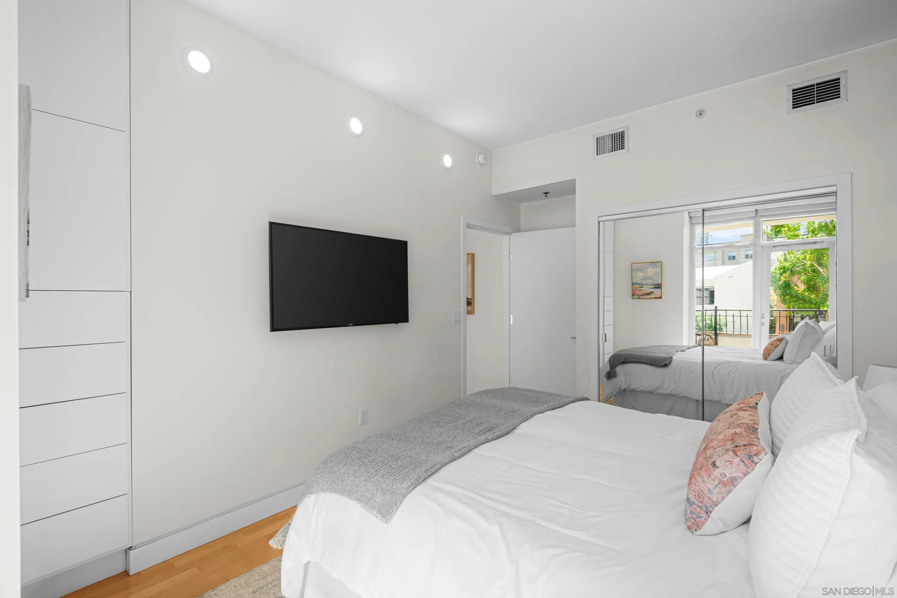 700 W W Harbor Dr Unit 202, San Diego Unit: 202