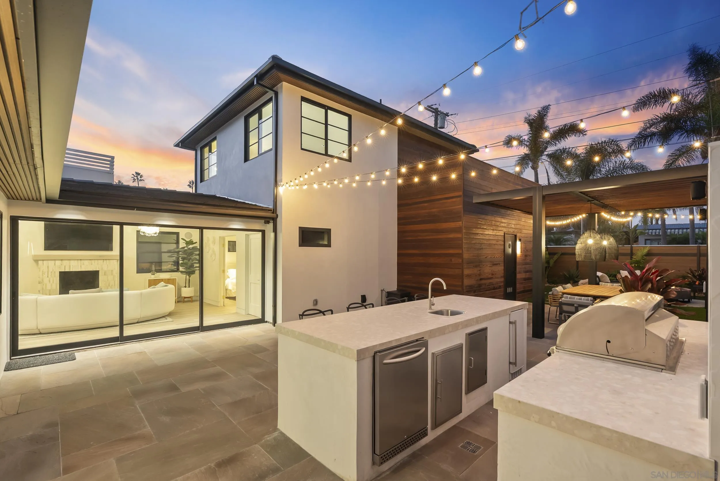 952 Pacific Beach Dr
