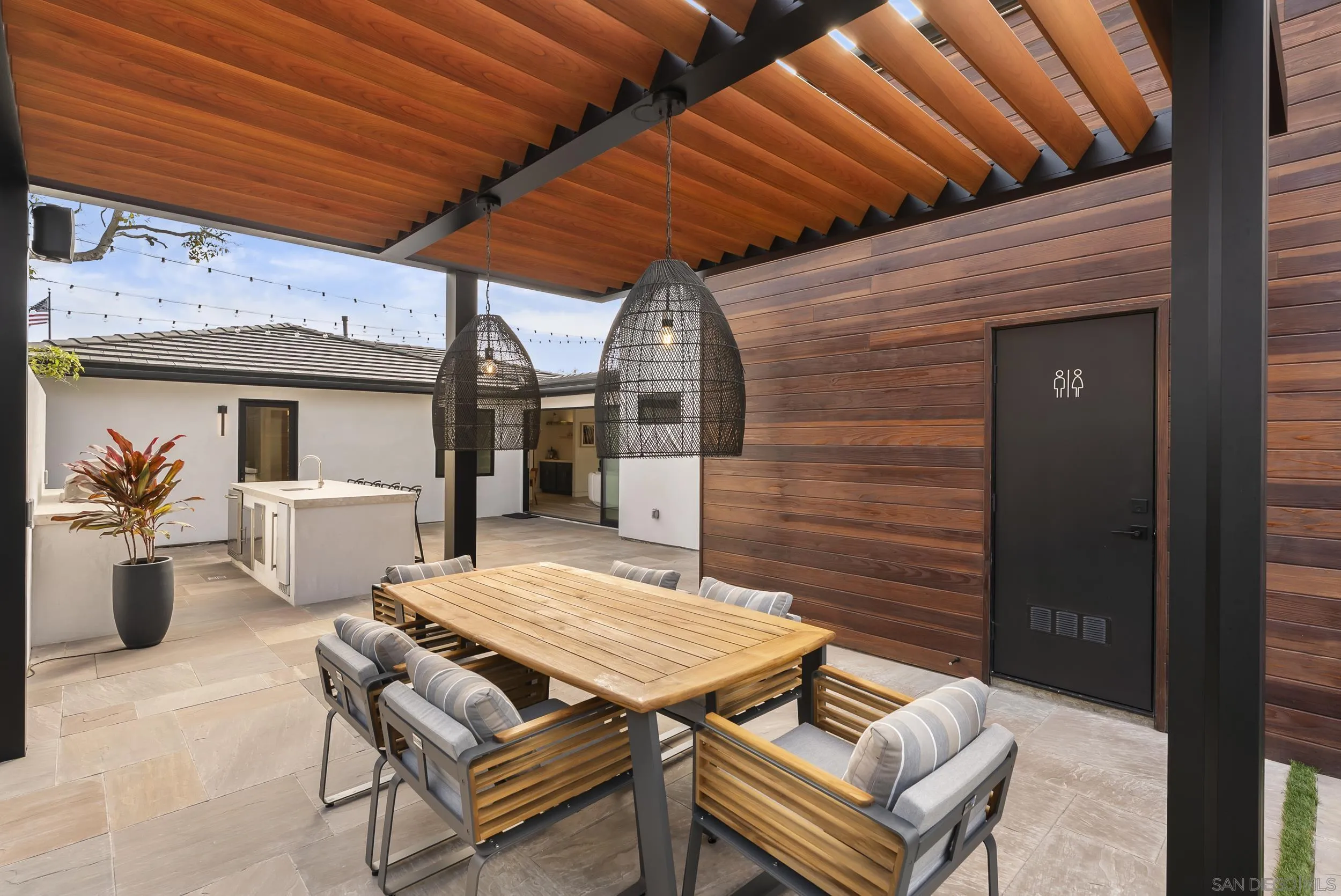 952 Pacific Beach Dr