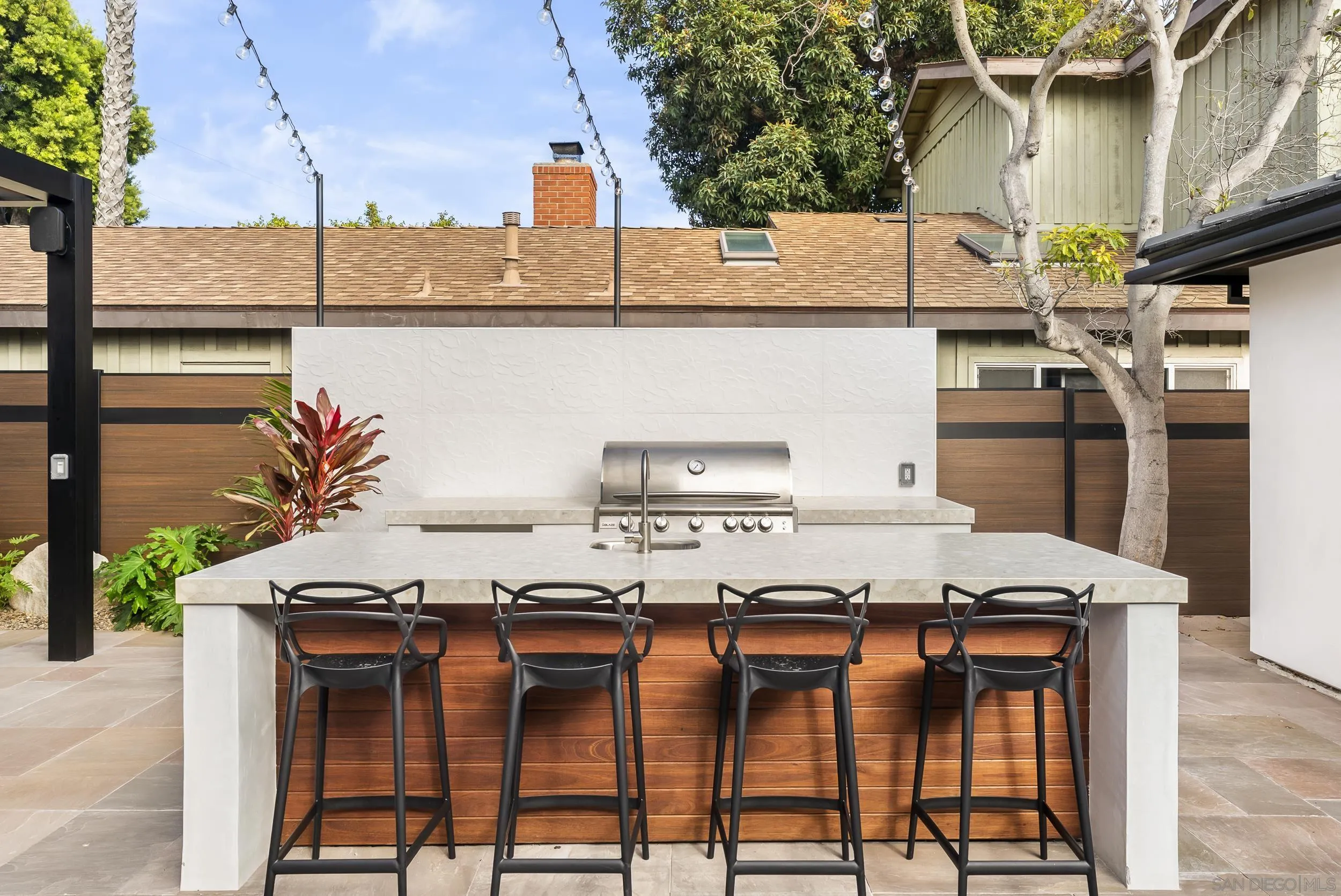 952 Pacific Beach Dr