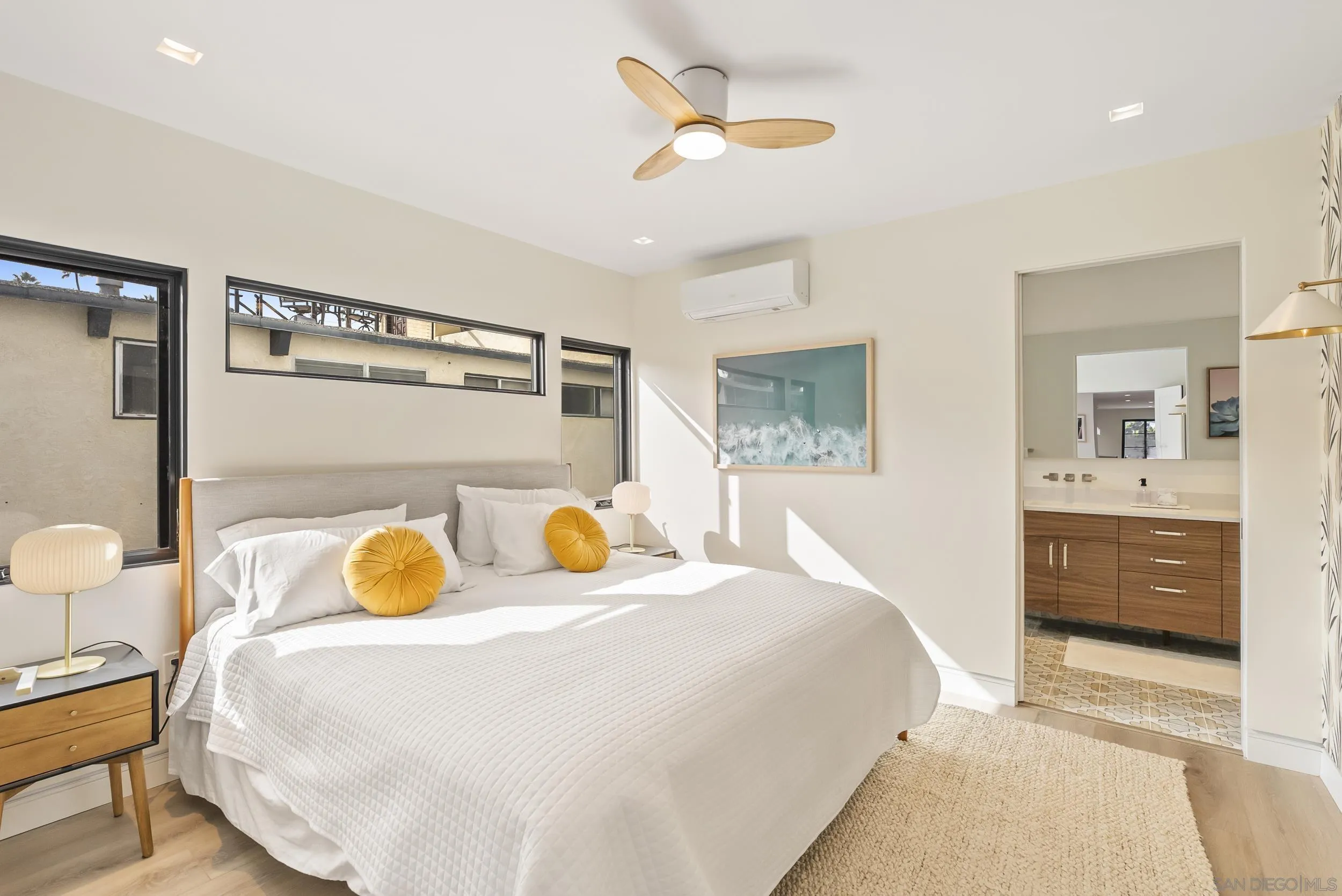 952 Pacific Beach Dr