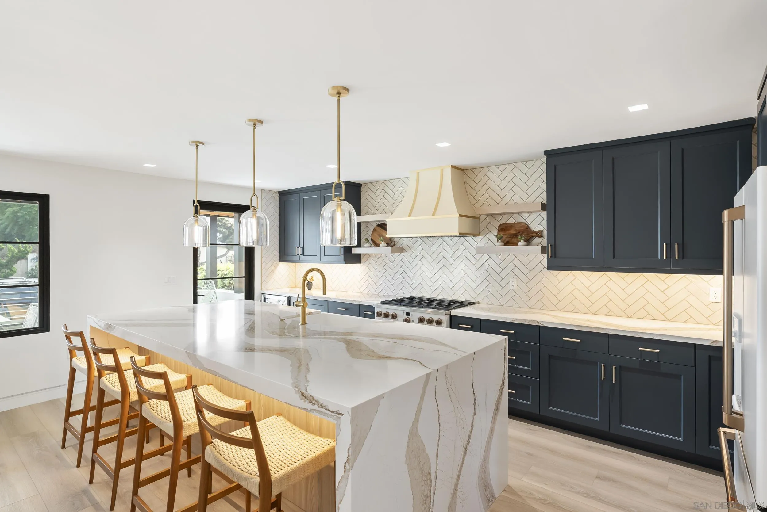 952 Pacific Beach Dr