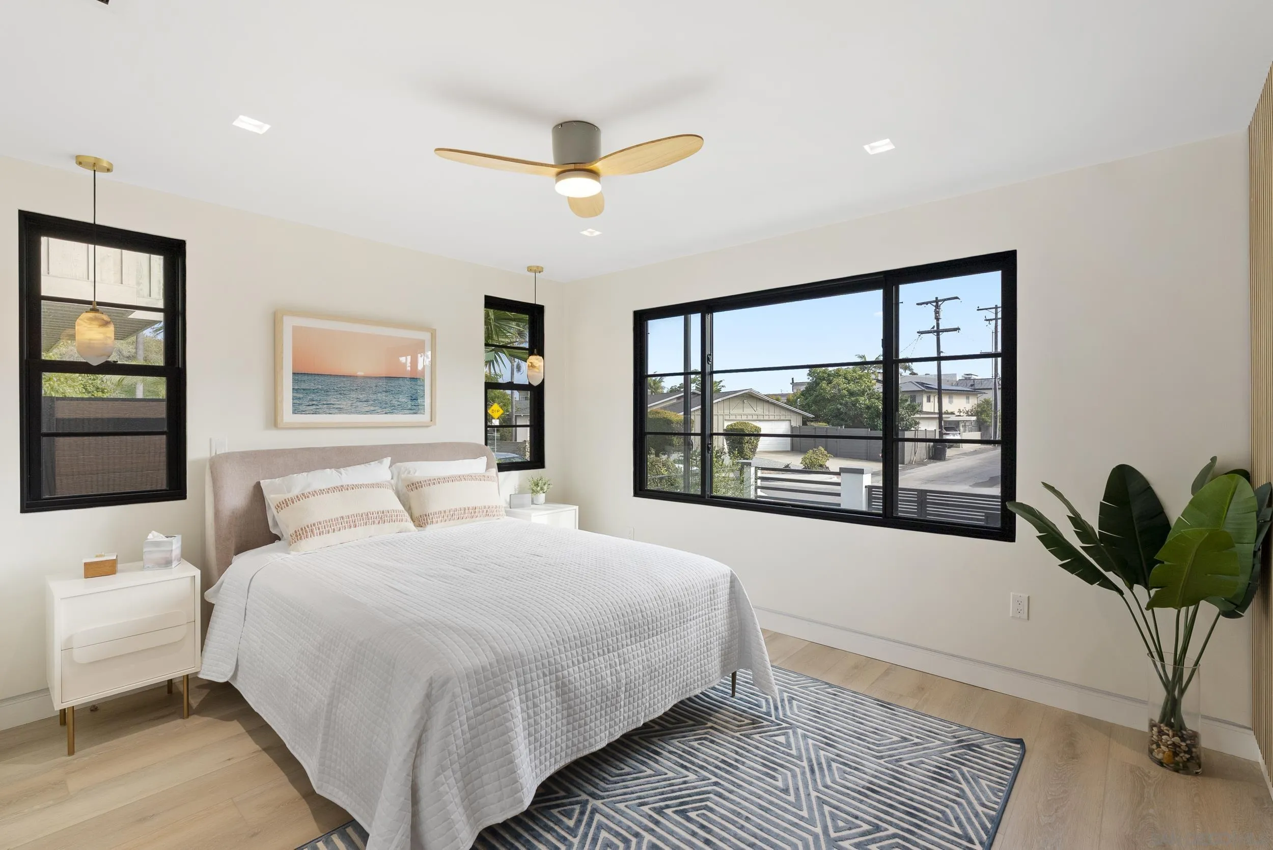 952 Pacific Beach Dr
