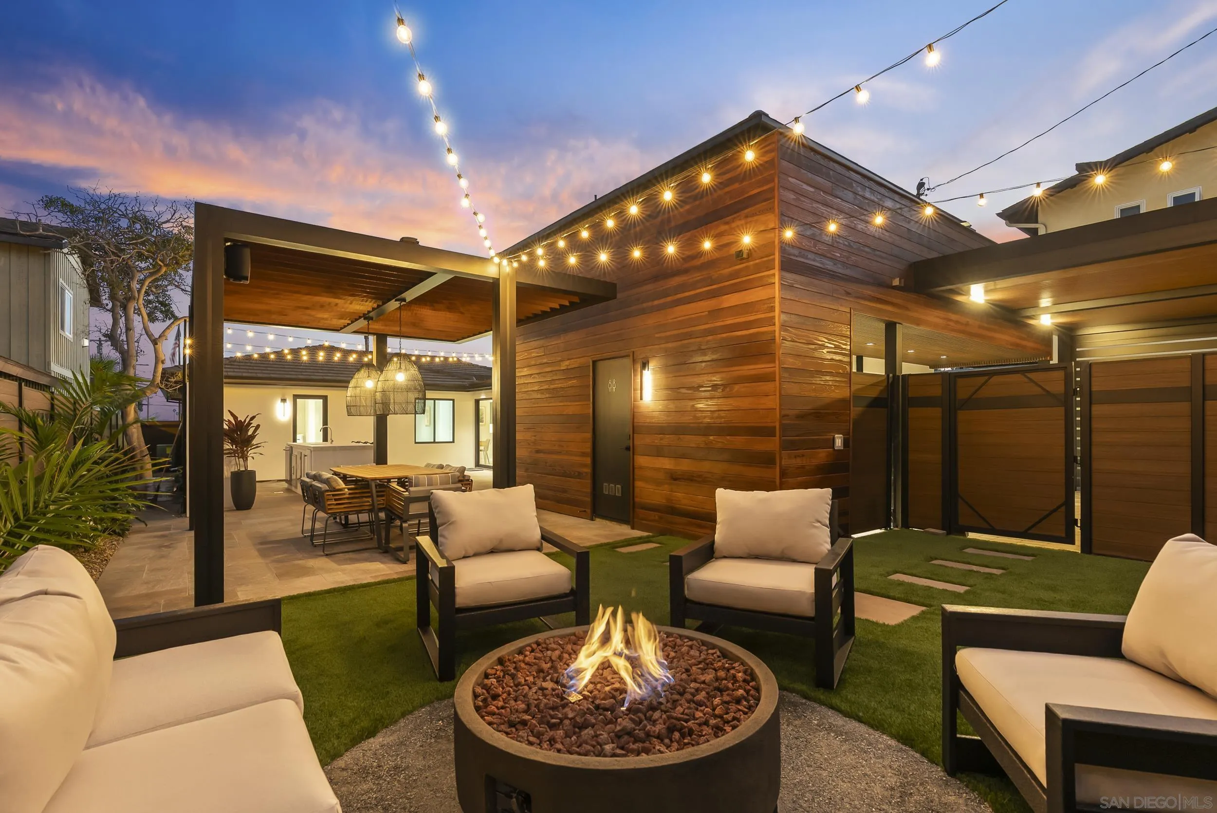 952 Pacific Beach Dr
