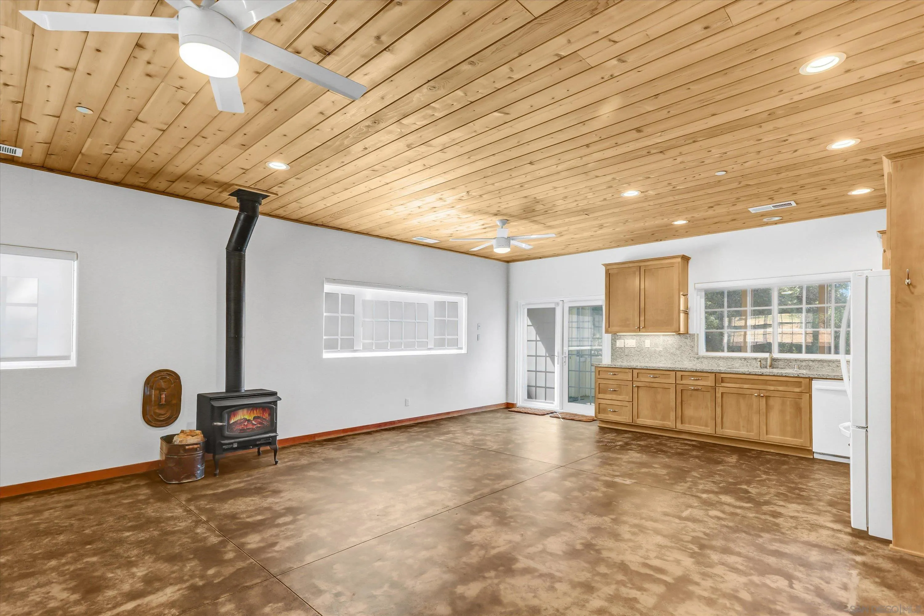 3258 Pine Hills