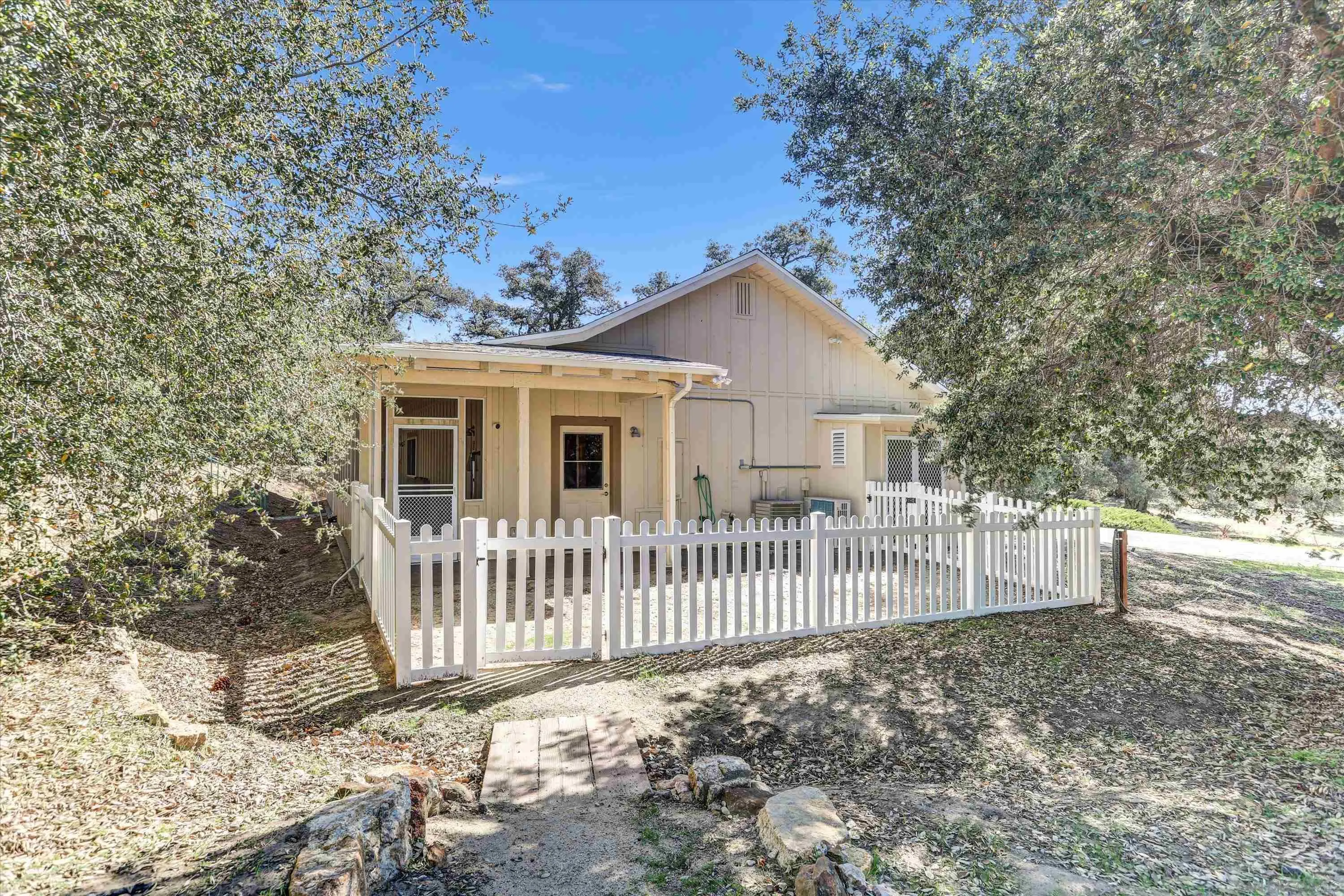 3258 Pine Hills