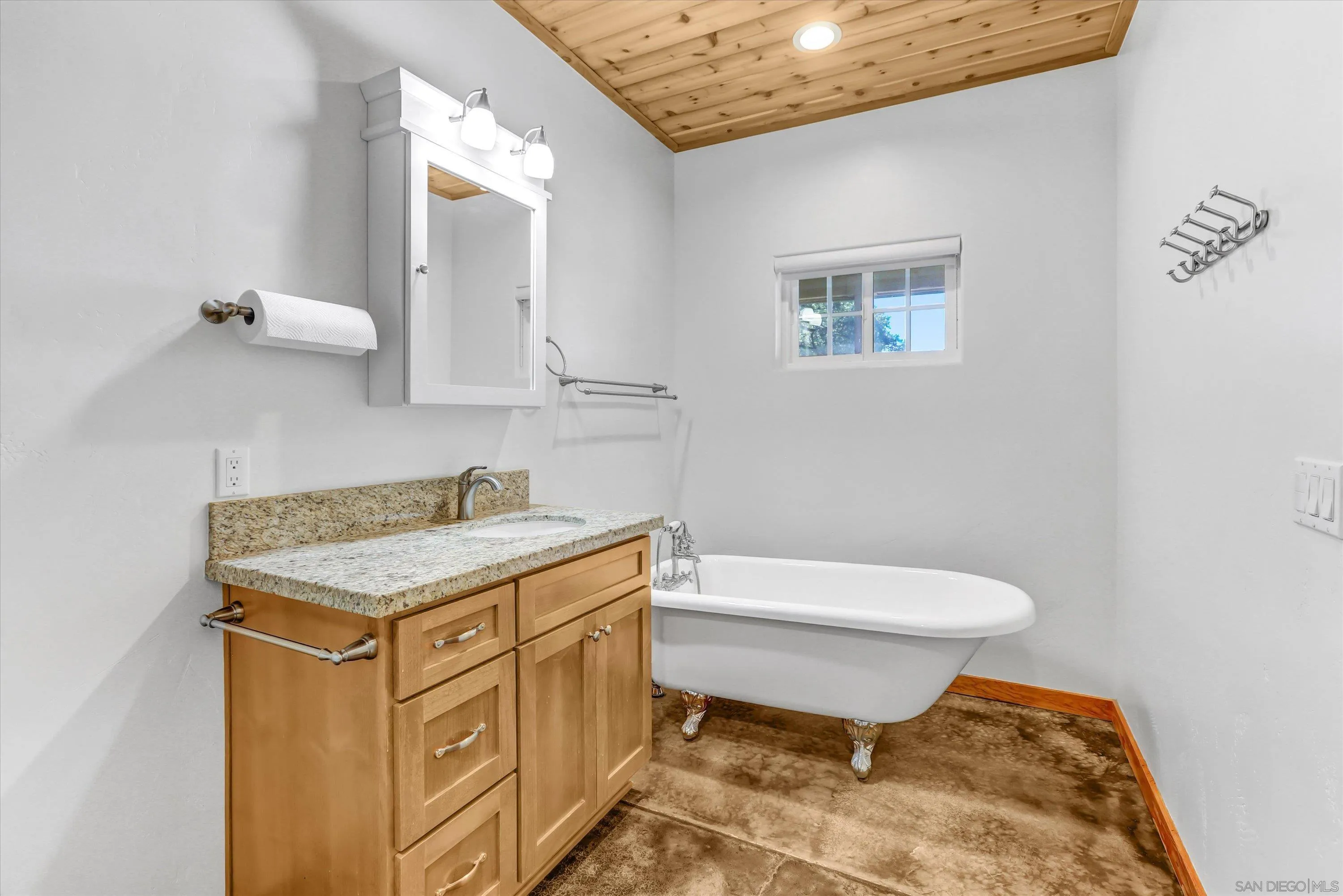 3258 Pine Hills