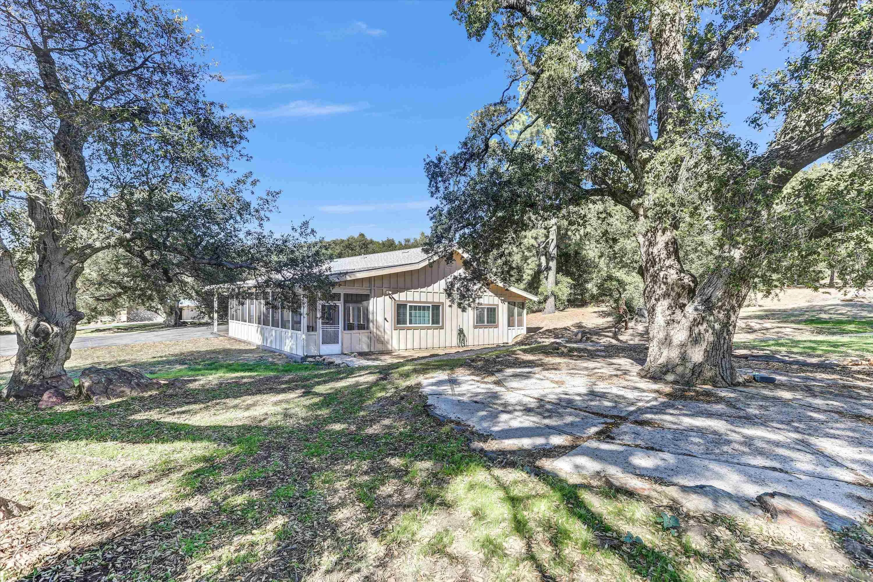 3258 Pine Hills