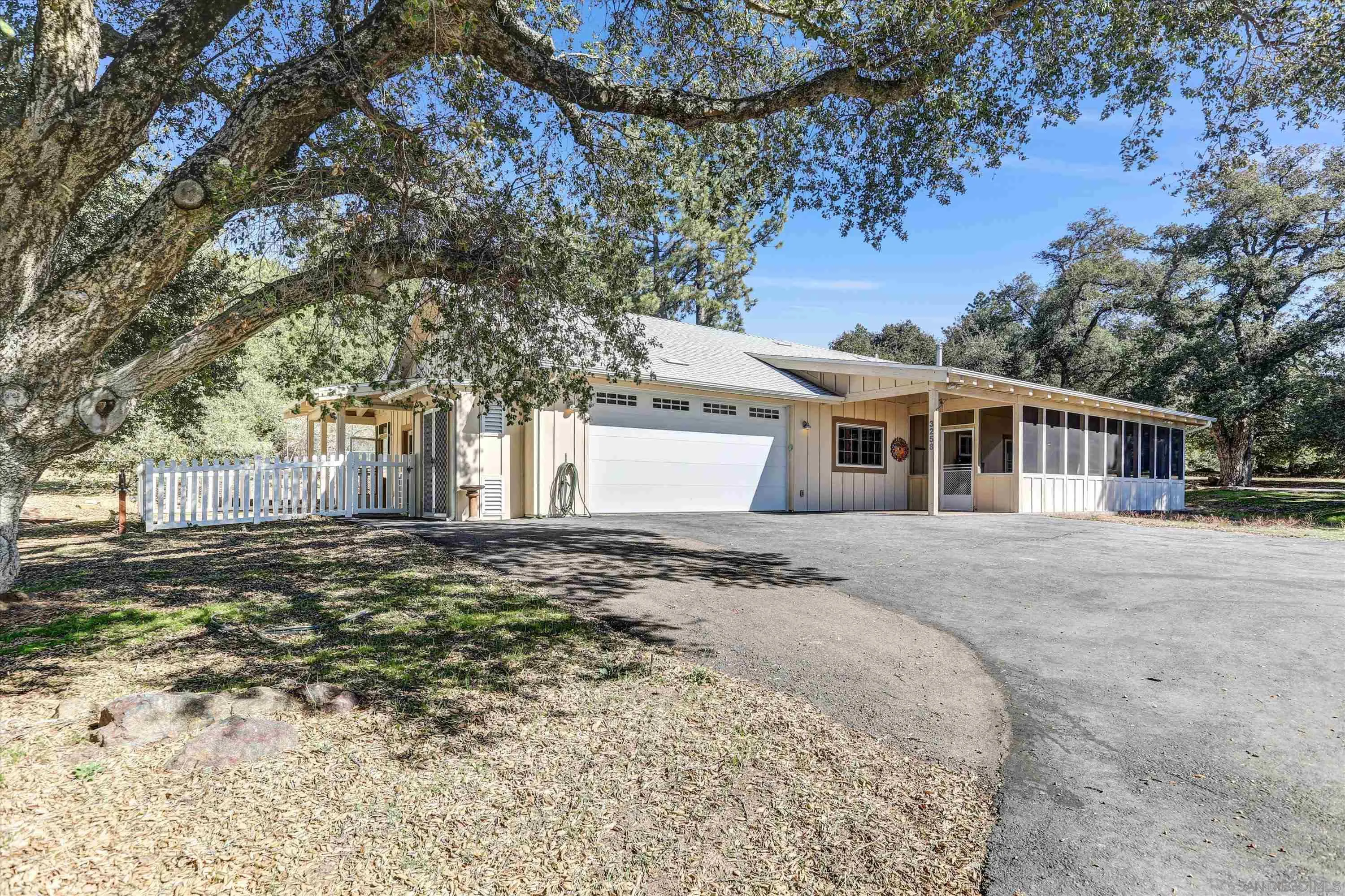 3258 Pine Hills