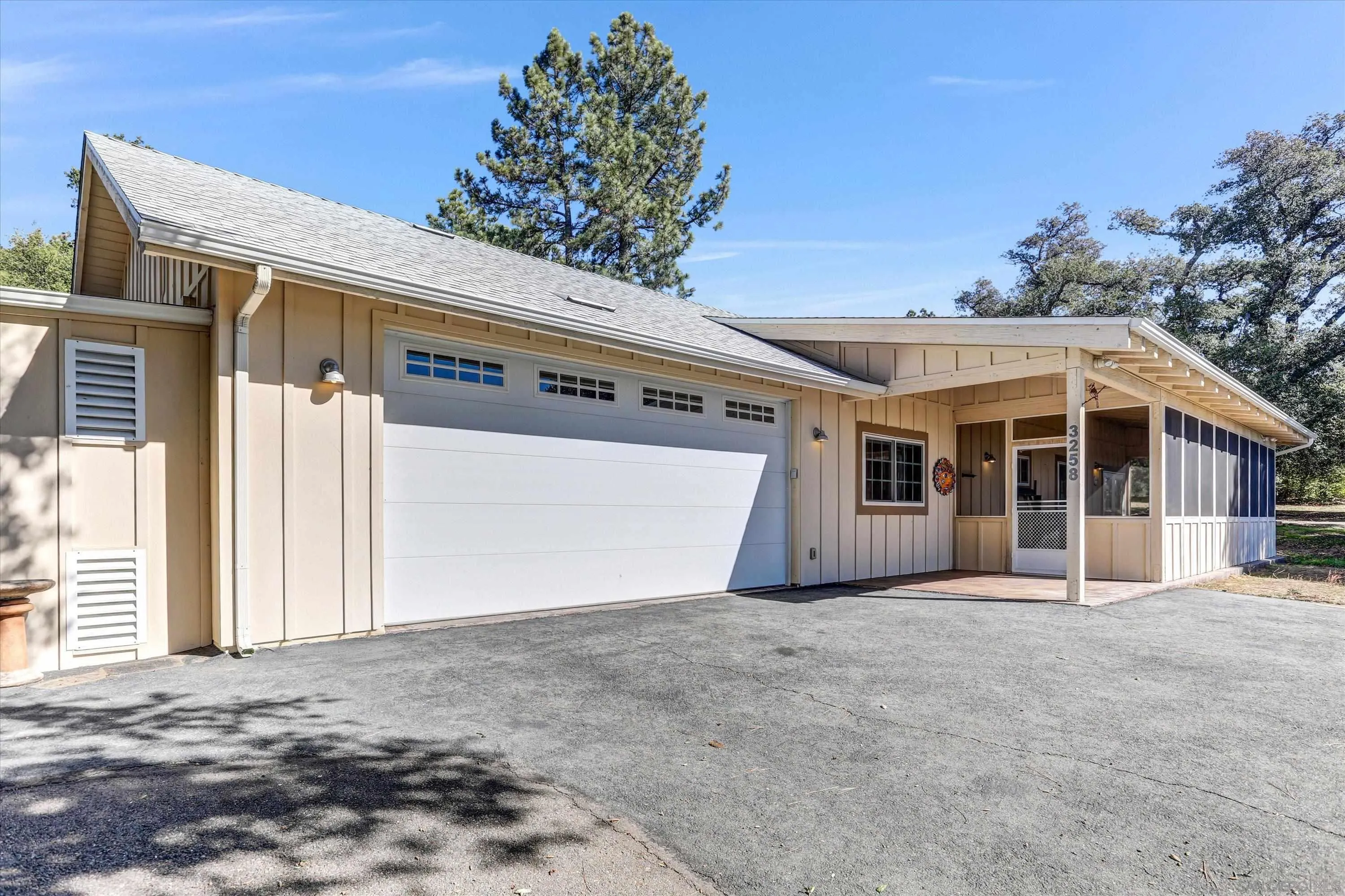 3258 Pine Hills