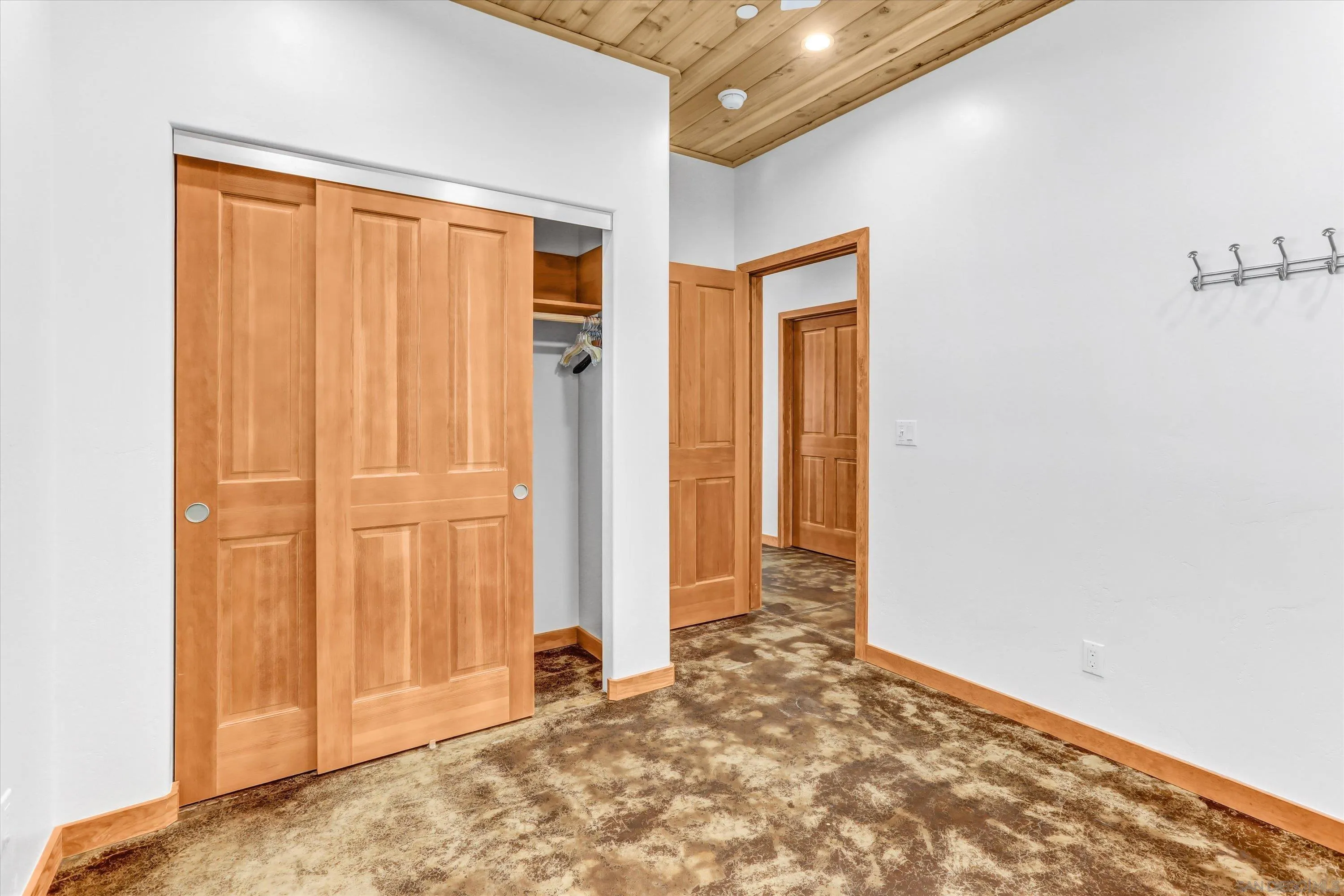 3258 Pine Hills
