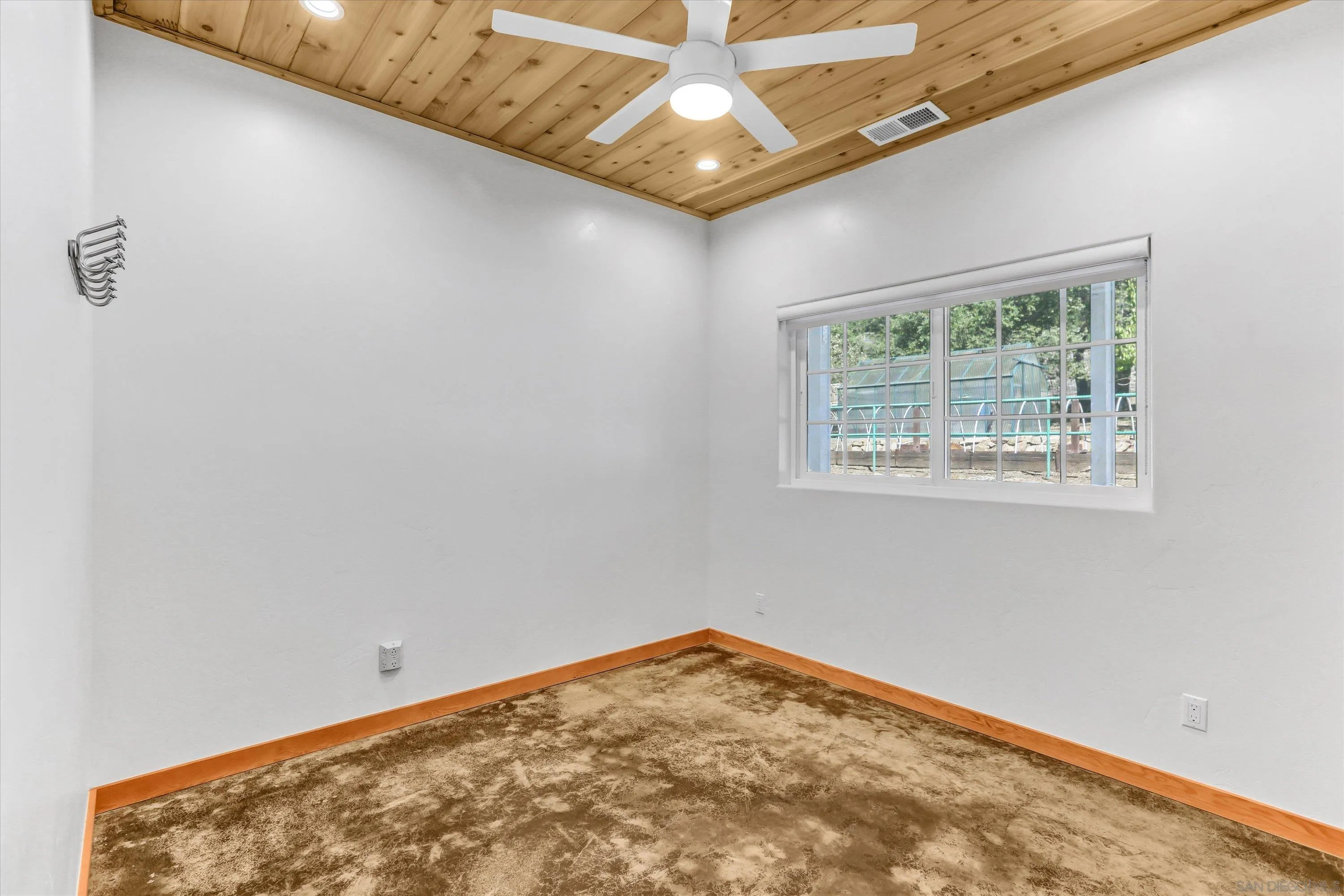 3258 Pine Hills