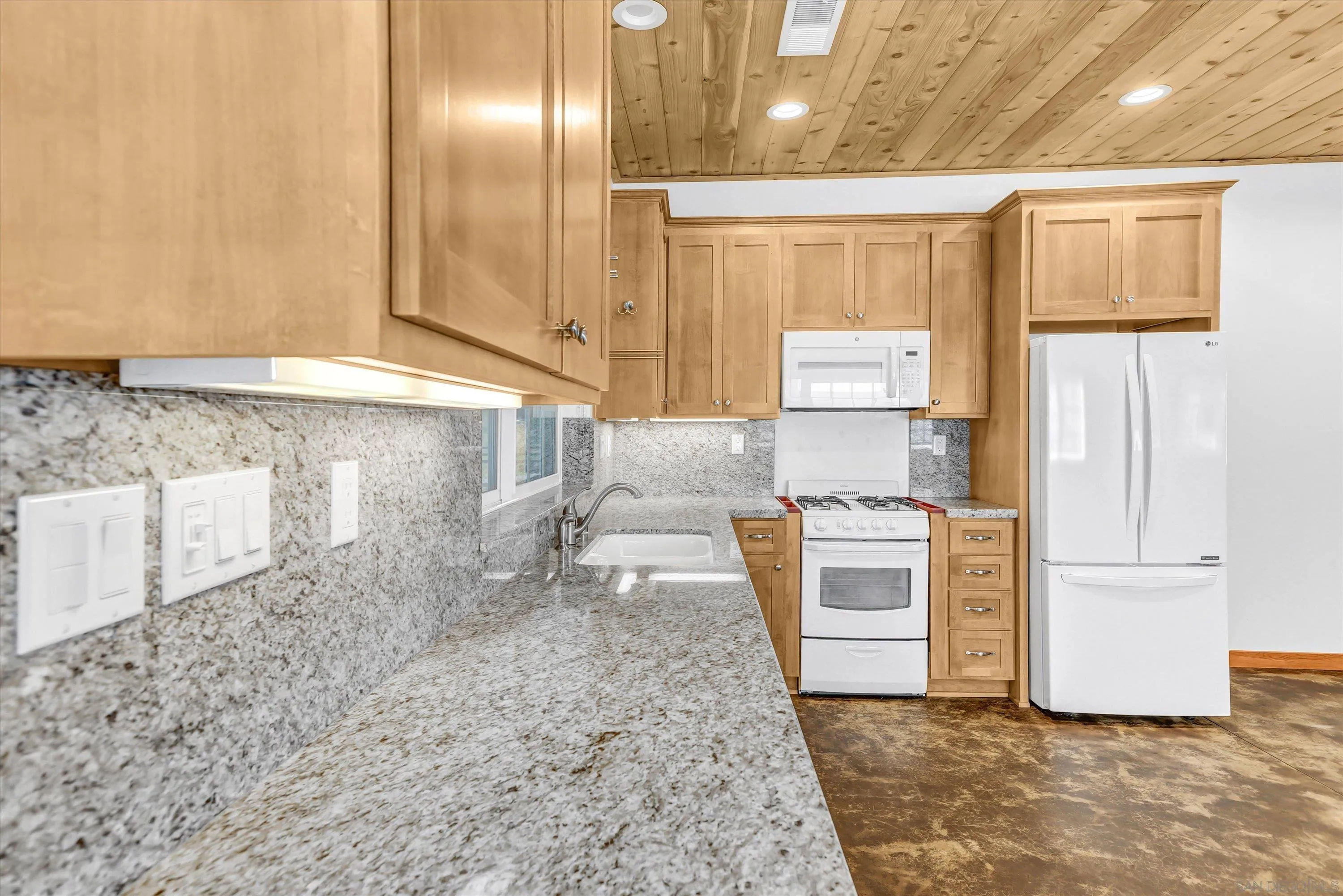 3258 Pine Hills