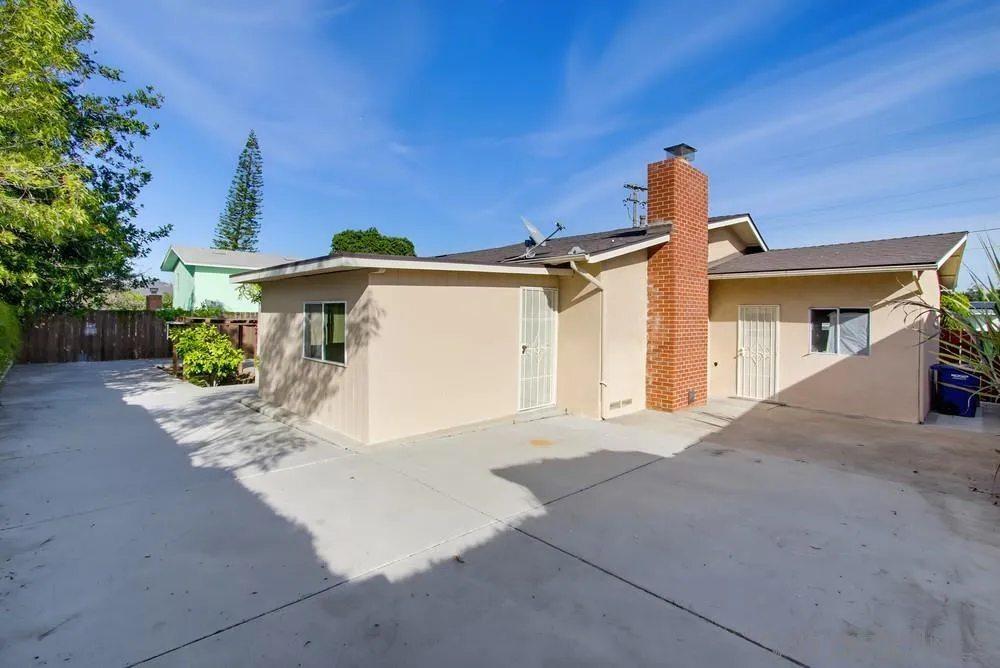 2574 Crestline Dr