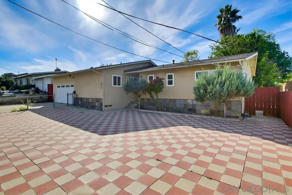 2574 Crestline Dr