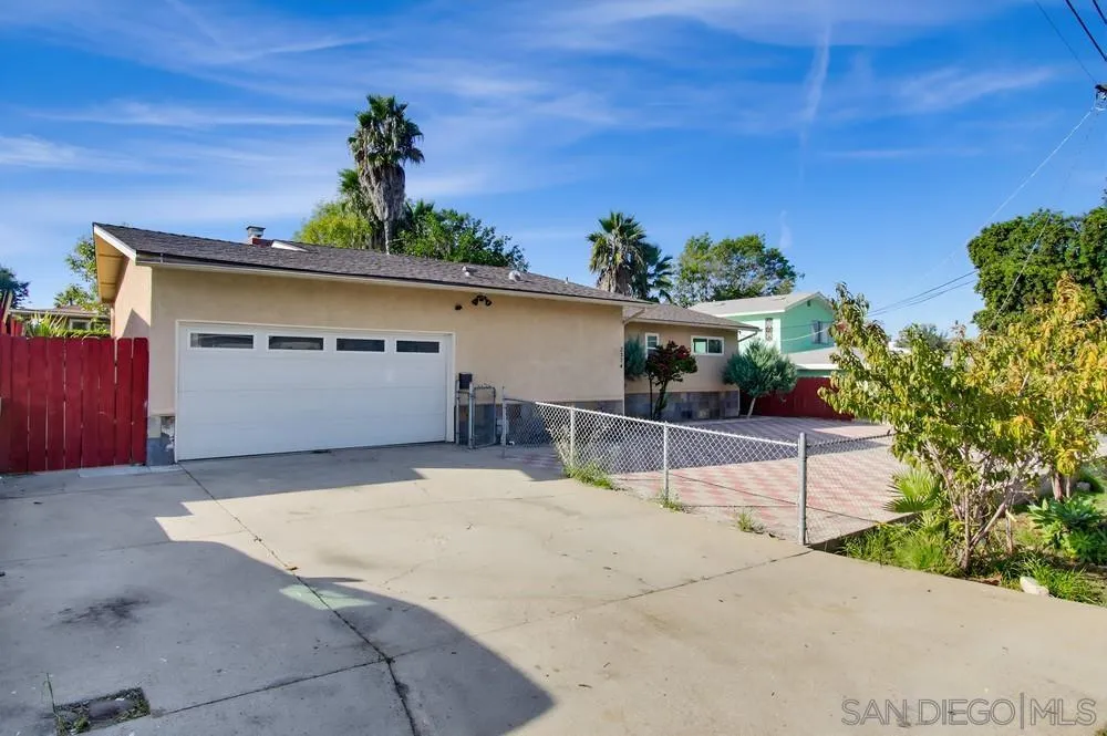 2574 Crestline Dr