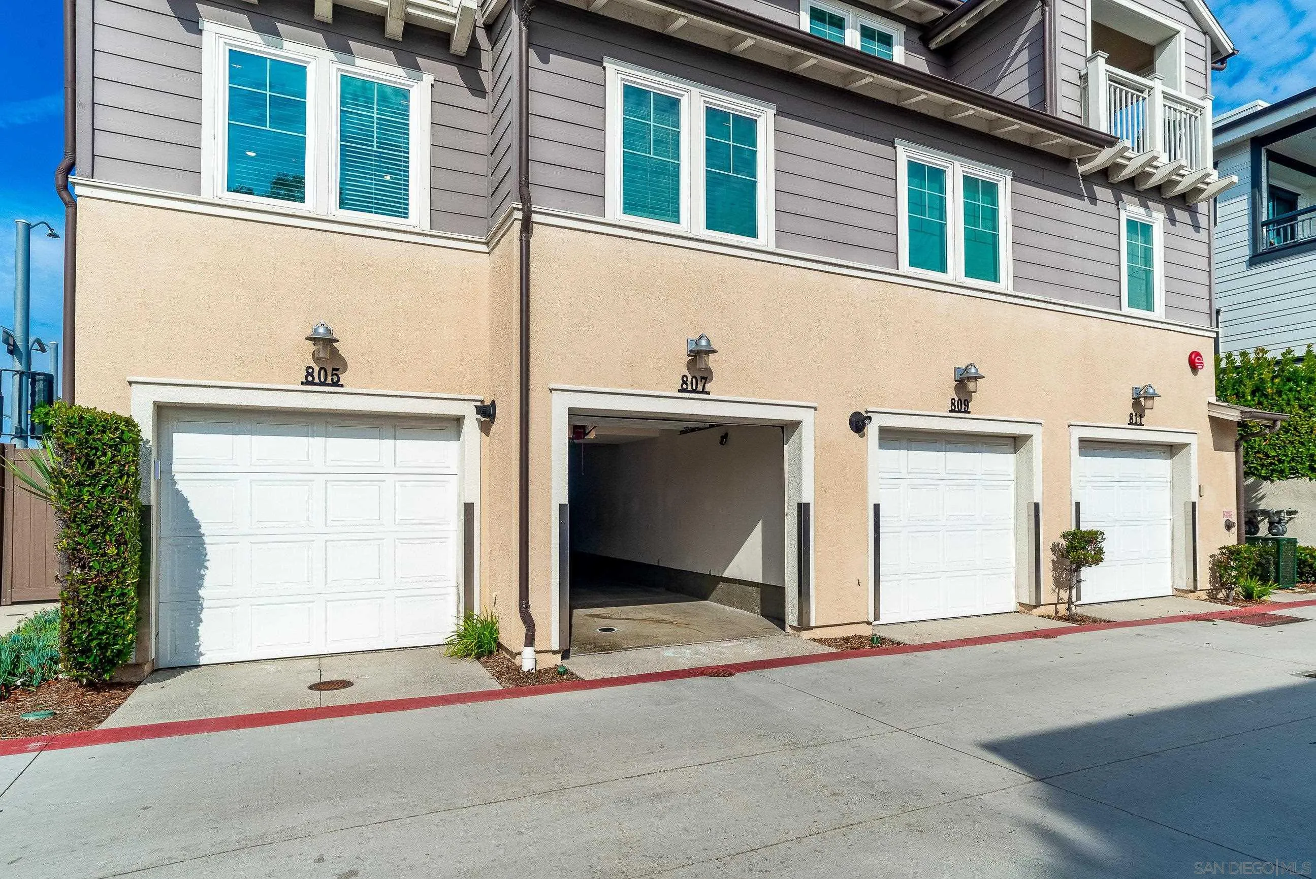 807 Santa Barbara Pl