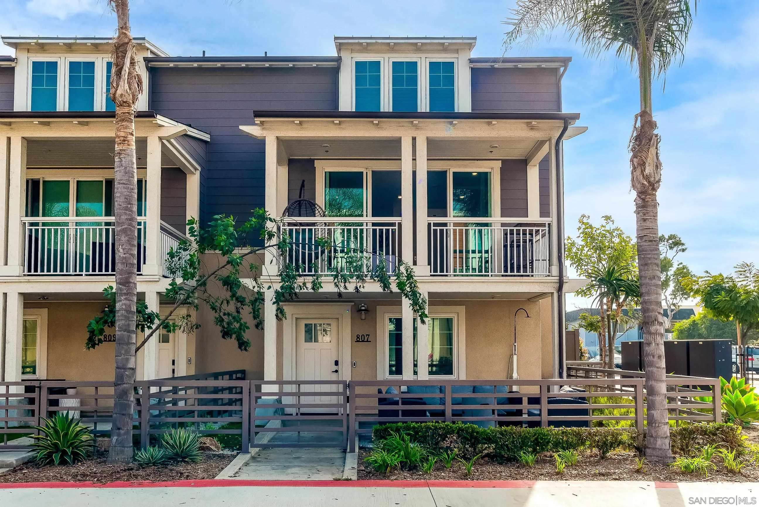 807 Santa Barbara Pl
