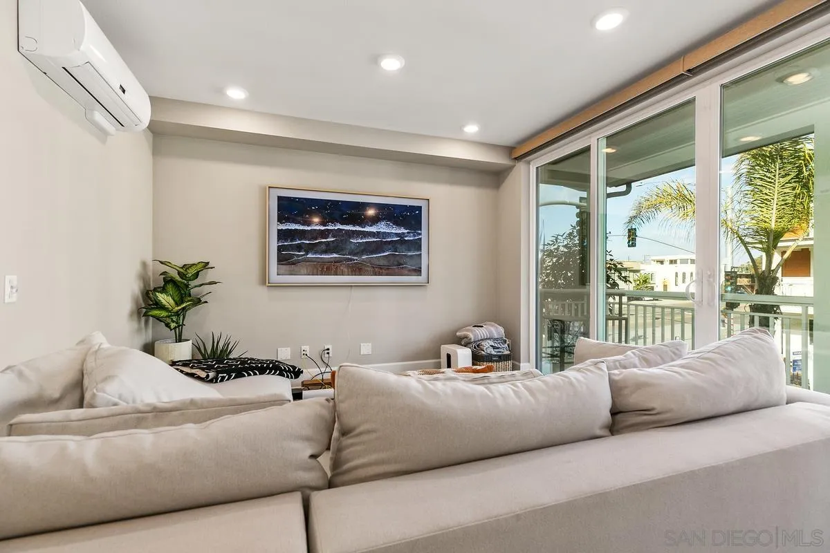 807 Santa Barbara Pl