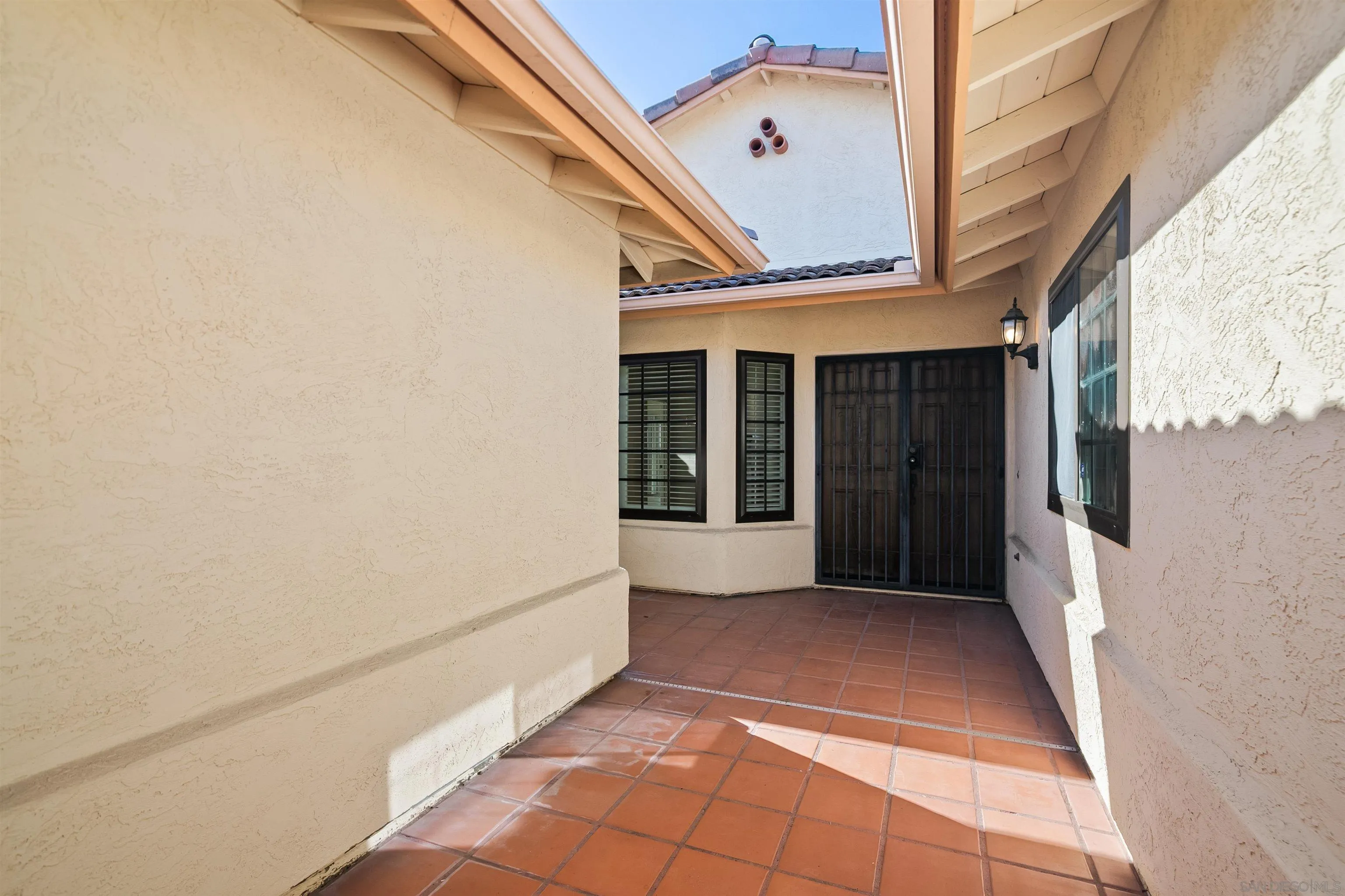 18113 Calle Estepona