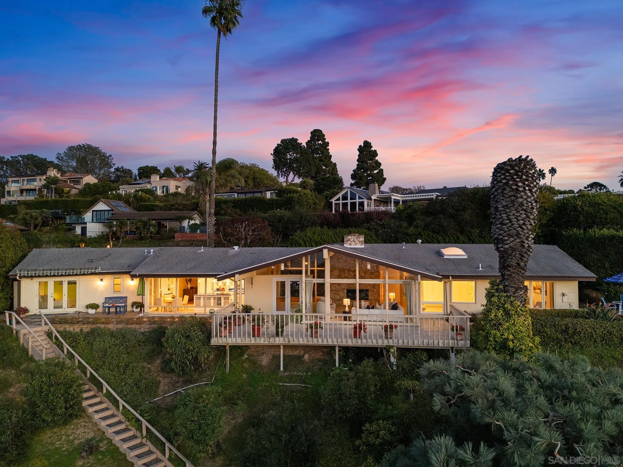 6424 El Camino Del Teatro