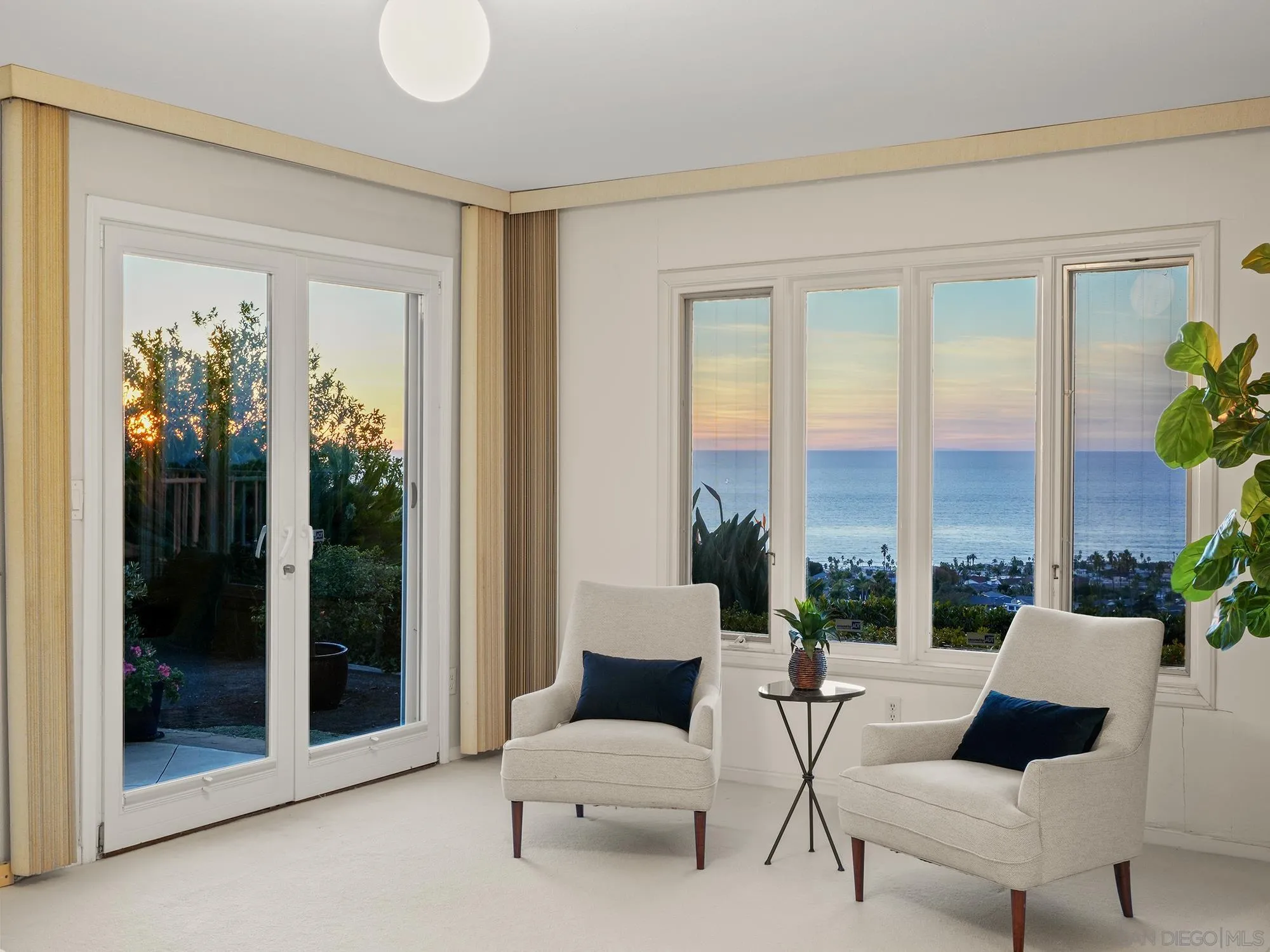 6424 El Camino Del Teatro