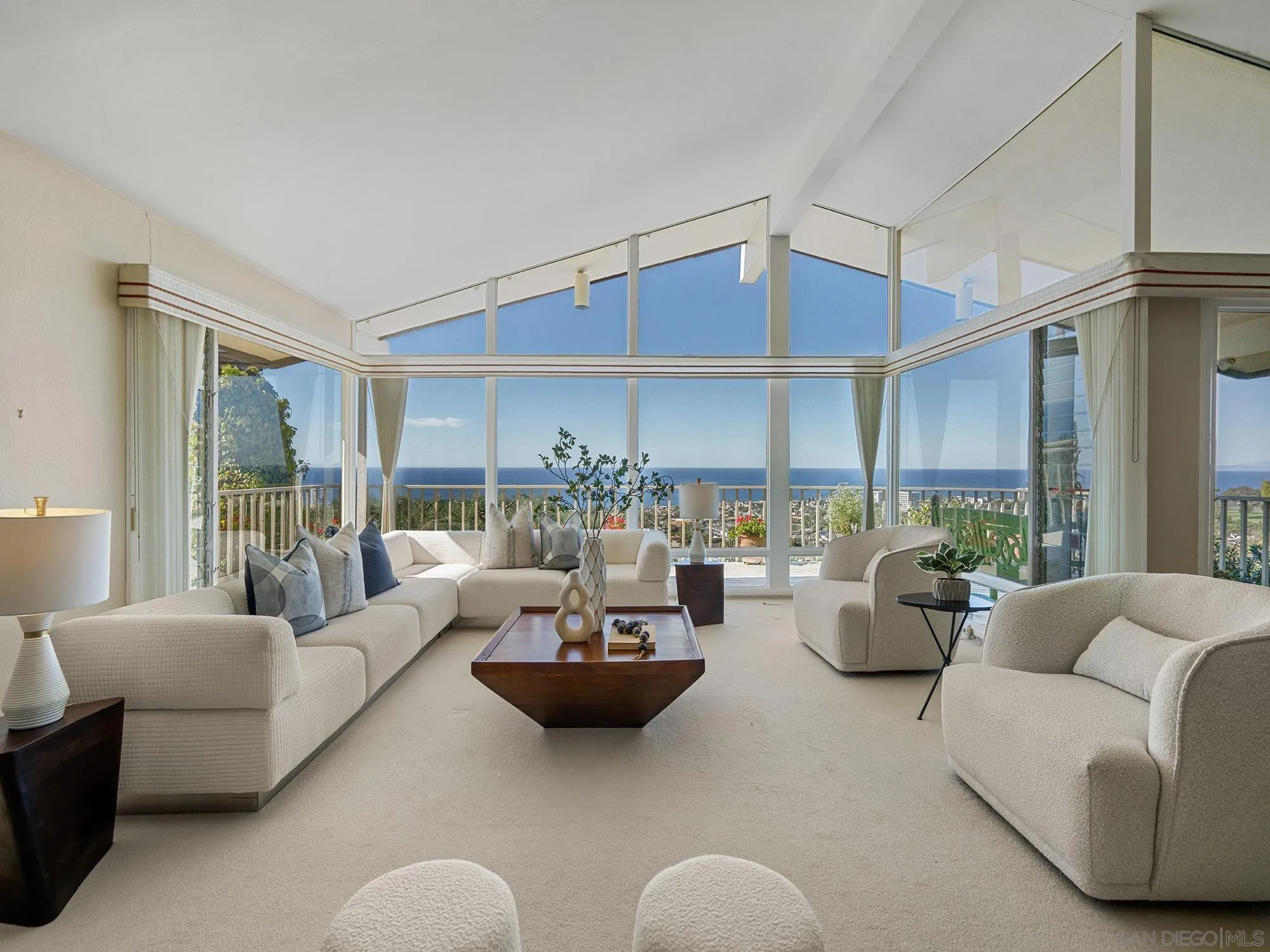 6424 El Camino Del Teatro