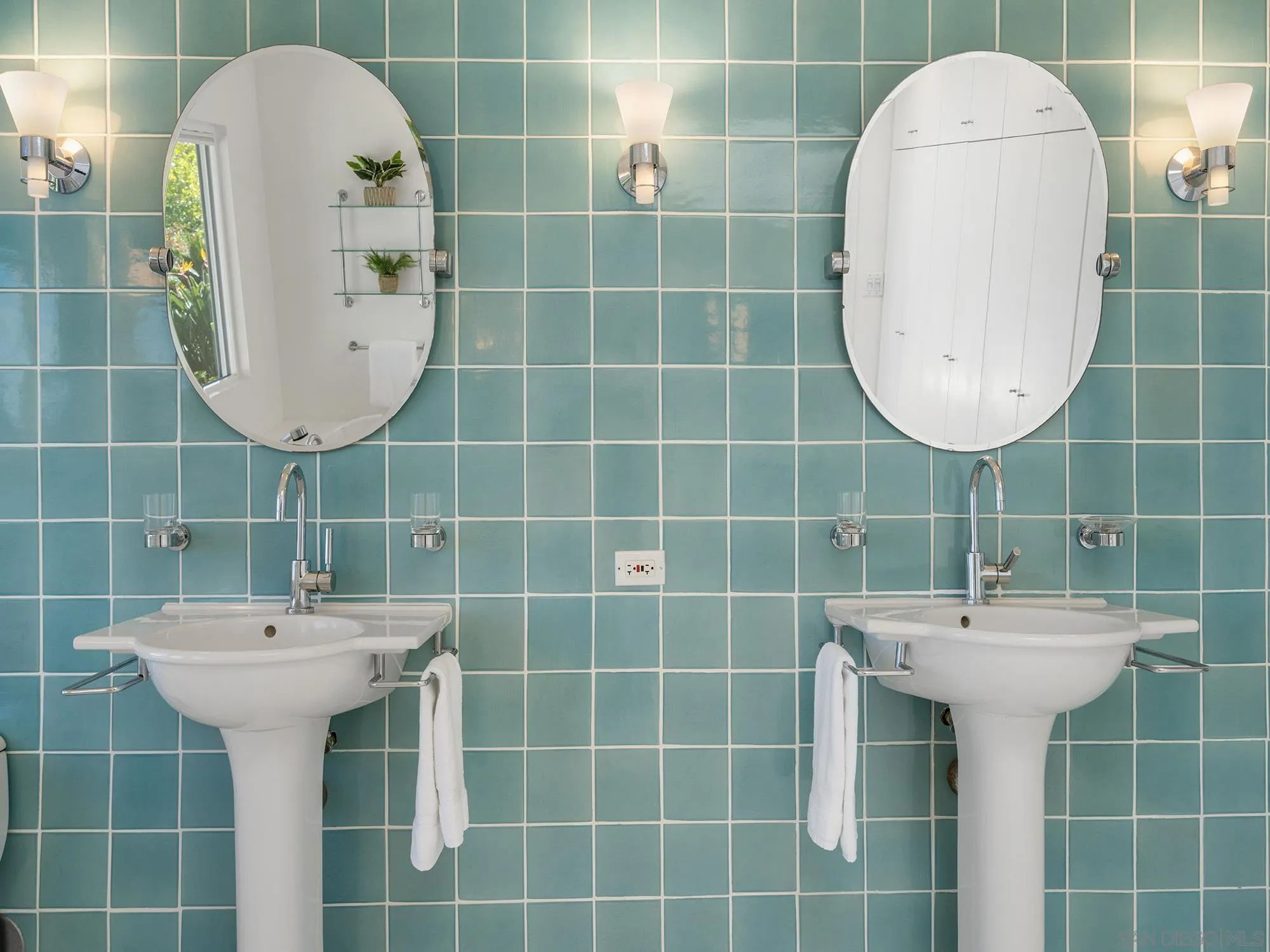 6424 El Camino Del Teatro