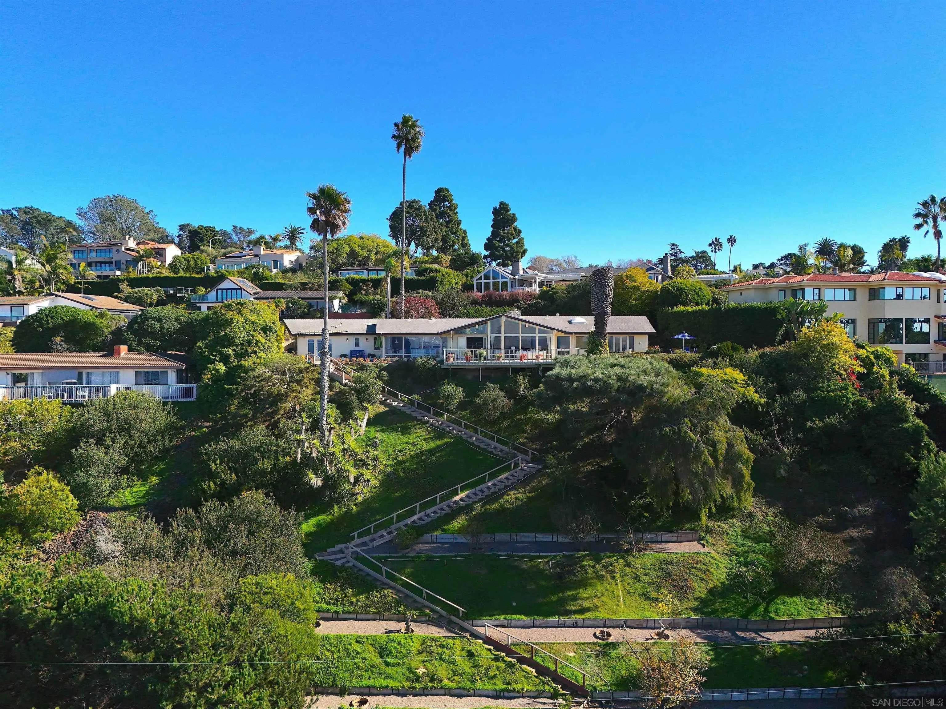 6424 El Camino Del Teatro