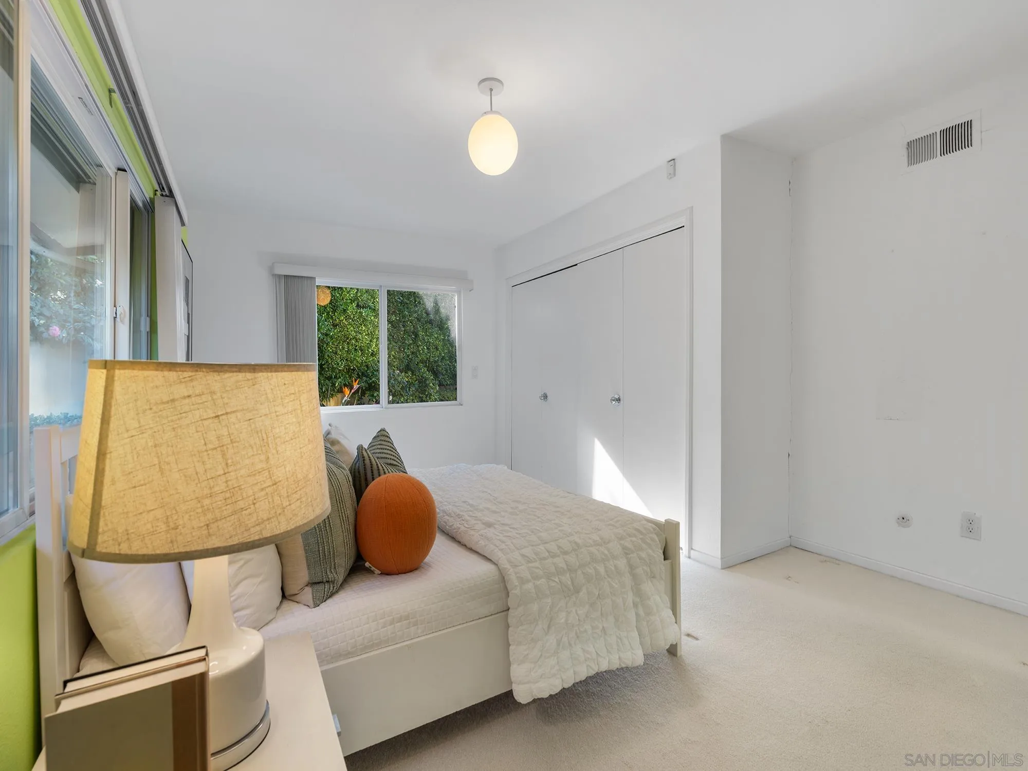 6424 El Camino Del Teatro