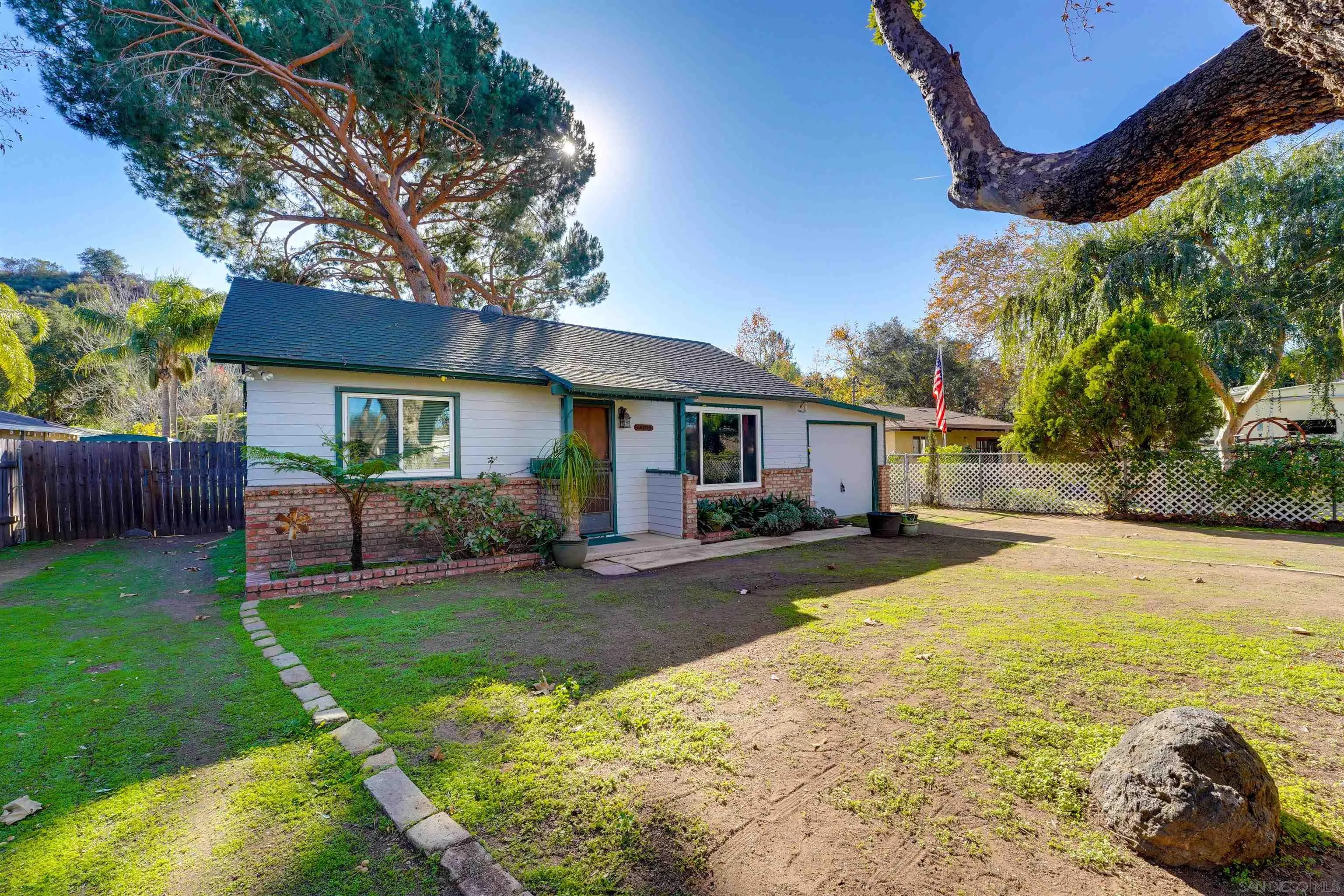 14153 Ezra Ln