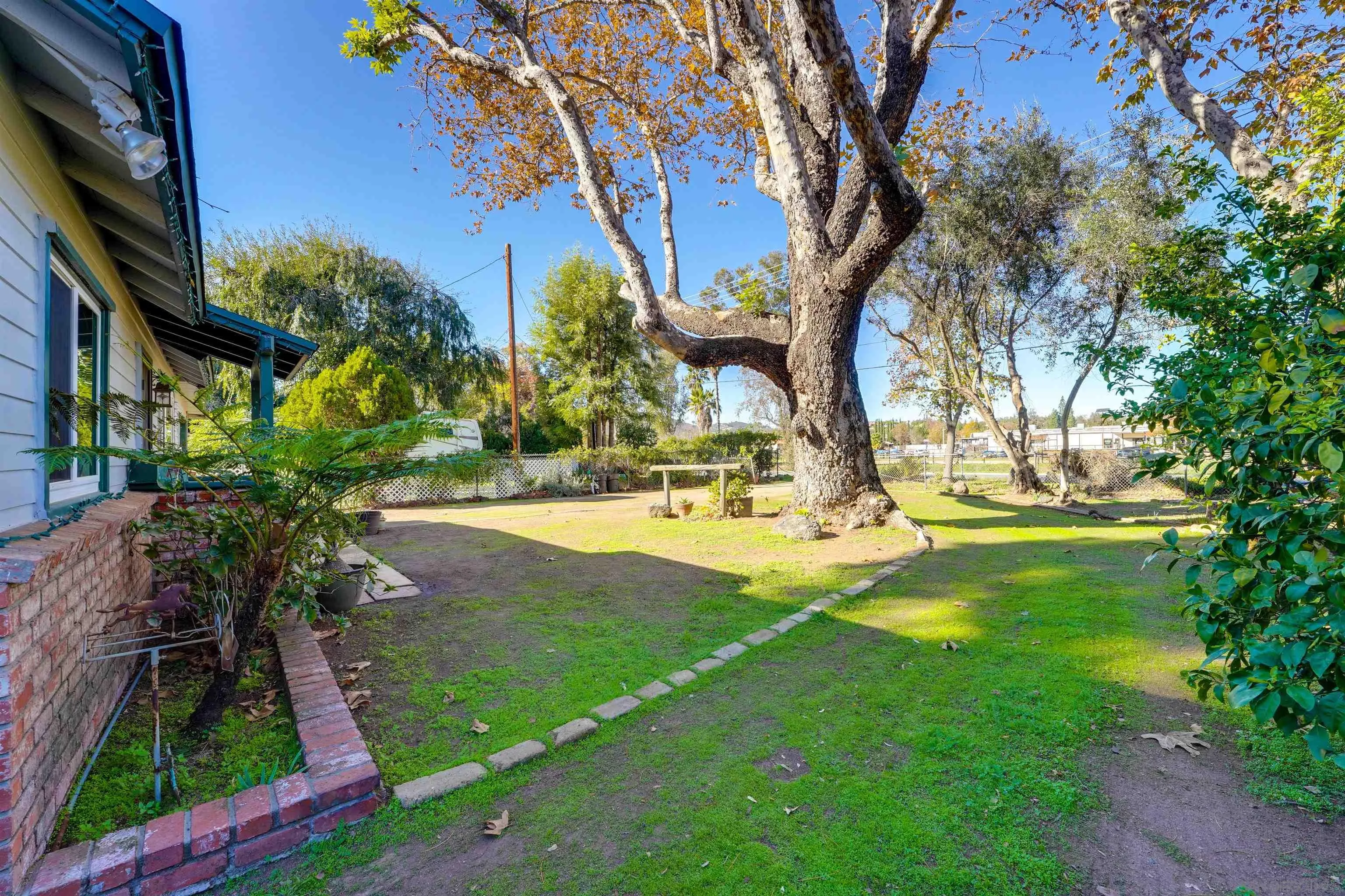 14153 Ezra Ln