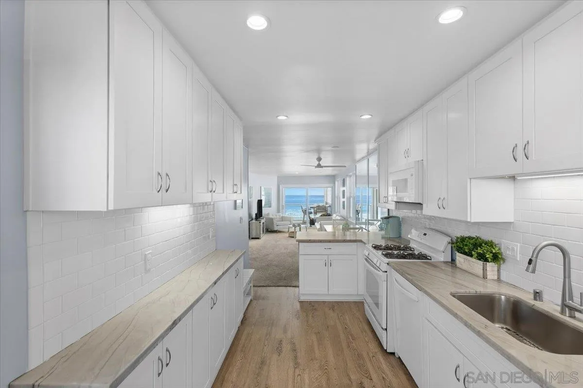 3755 Ocean Front Walk Unit 18