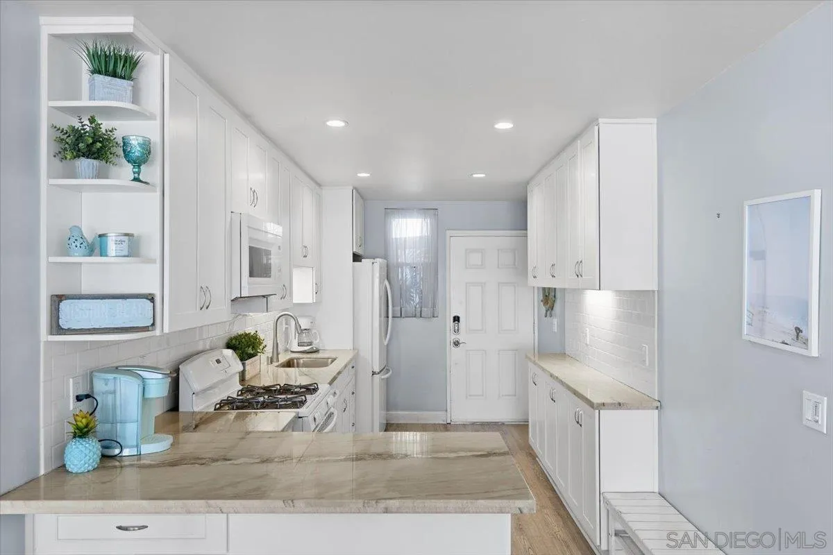 3755 Ocean Front Walk Unit 18