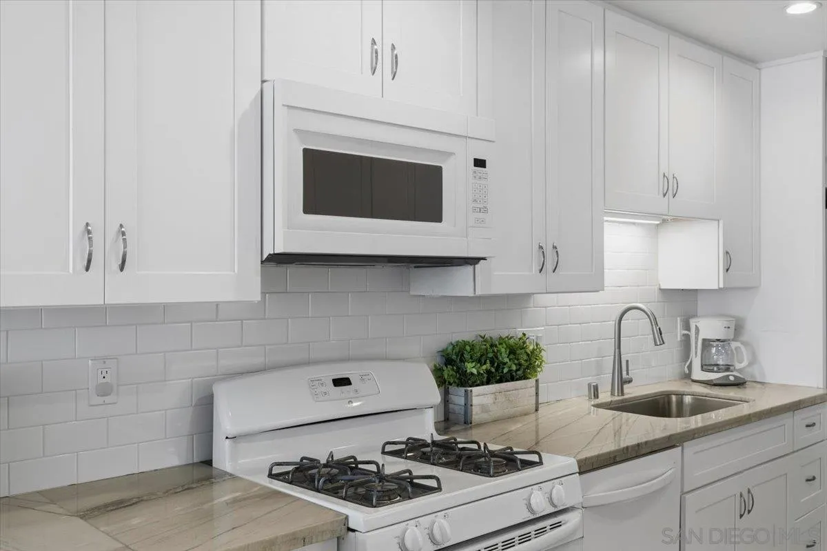 3755 Ocean Front Walk Unit 18