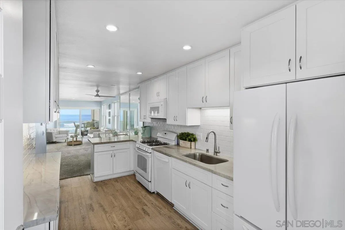 3755 Ocean Front Walk Unit 18