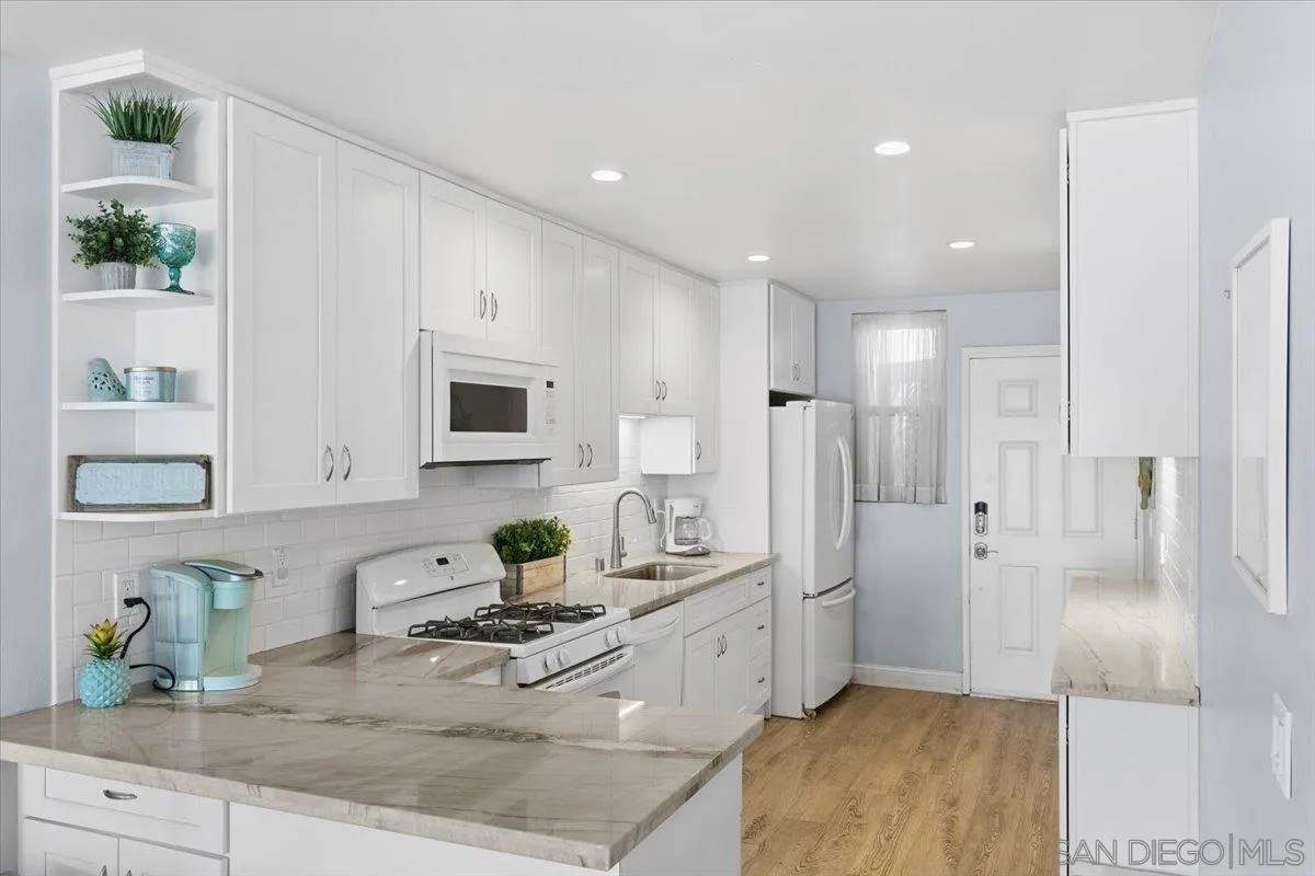 3755 Ocean Front Walk Unit 18