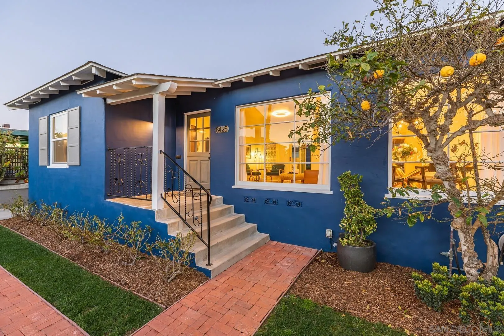 8425 Paseo Del Ocaso