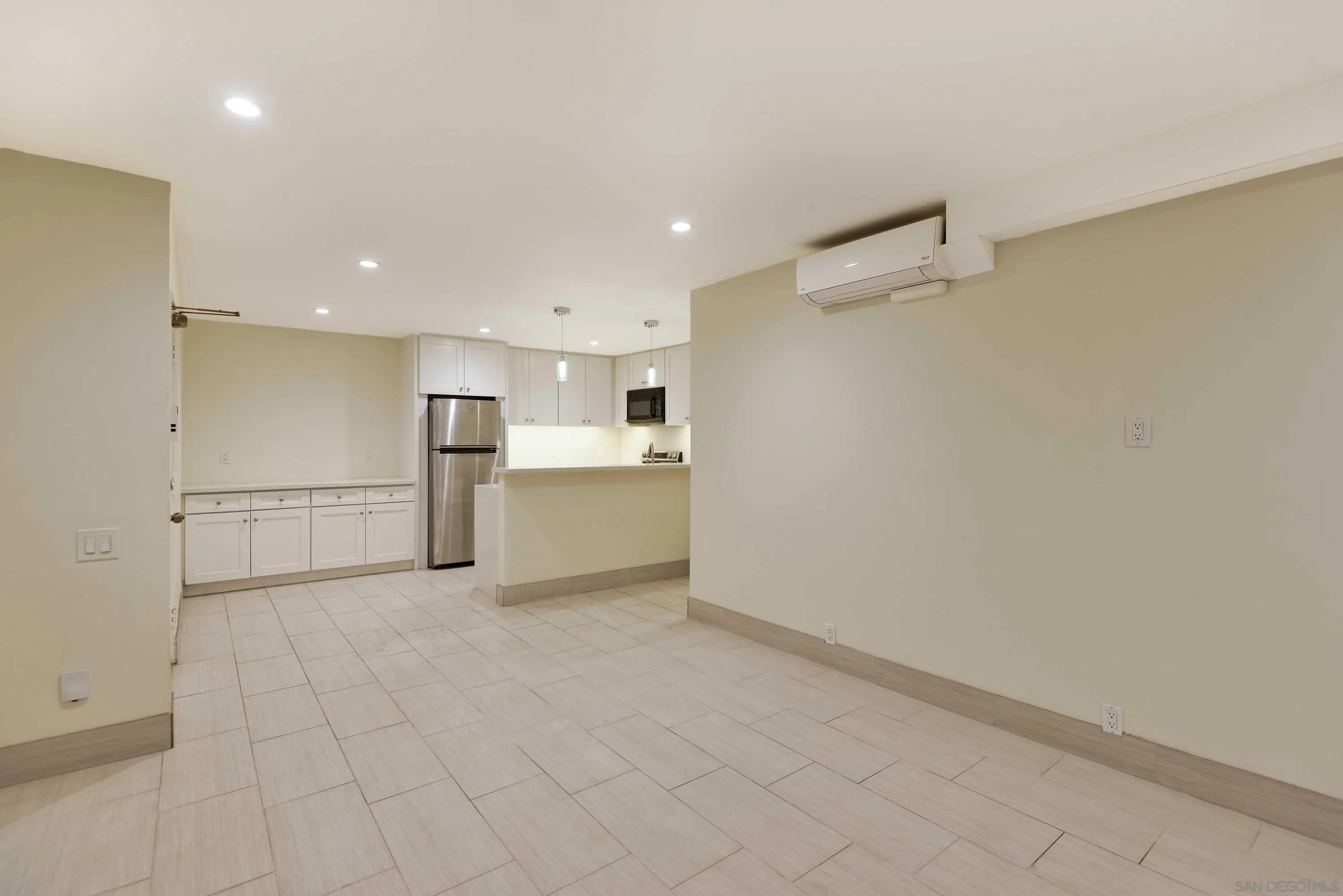 4600 Lamont St Unit 102