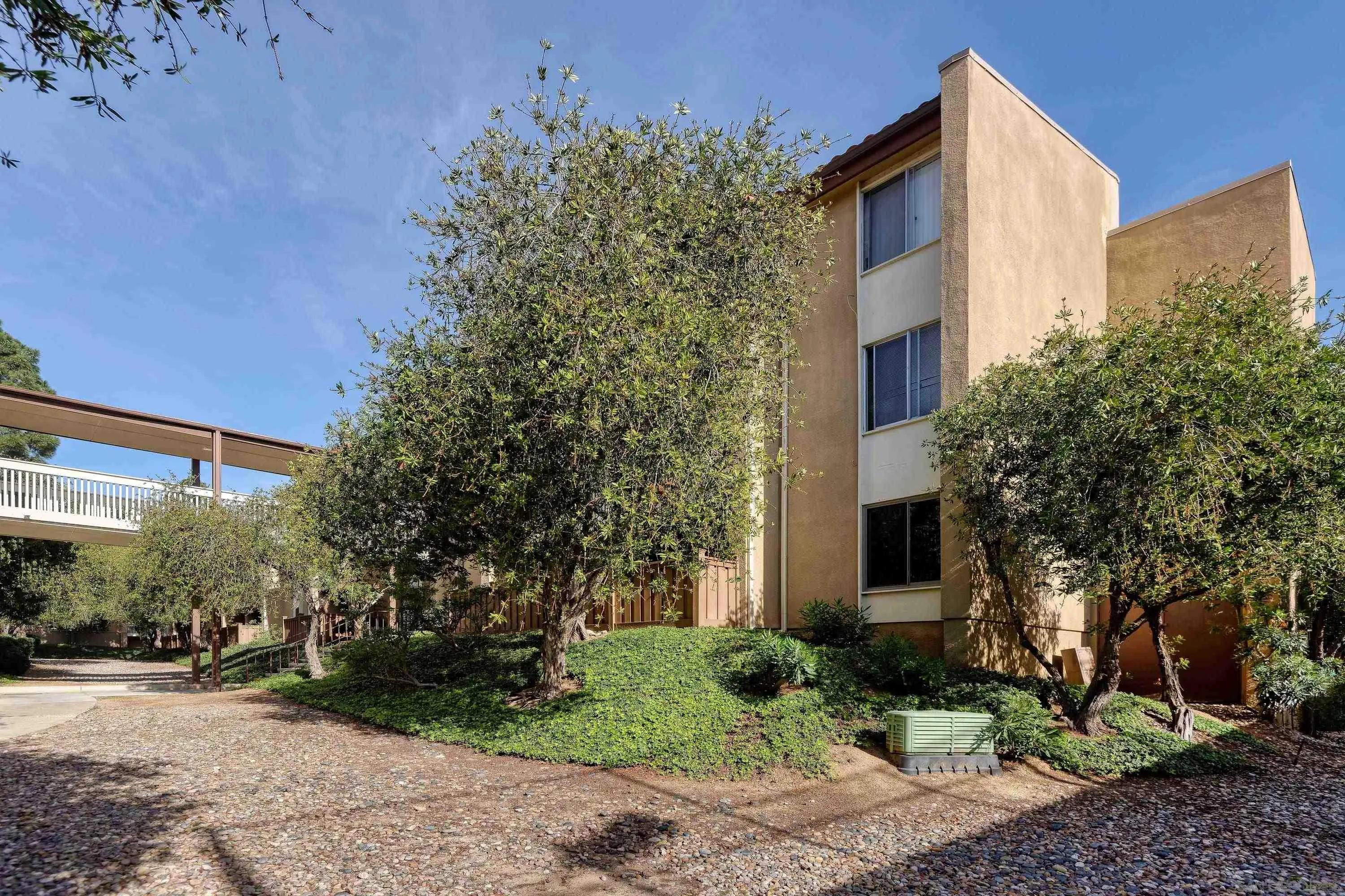 4600 Lamont St Unit 102