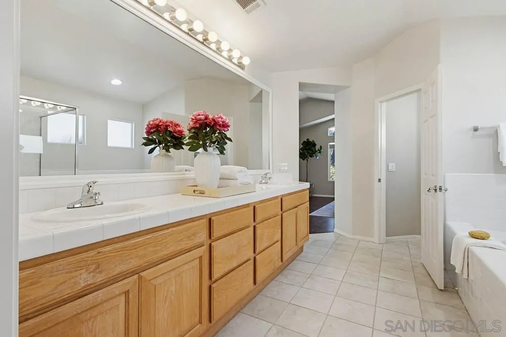 5423 Foxtail Loop