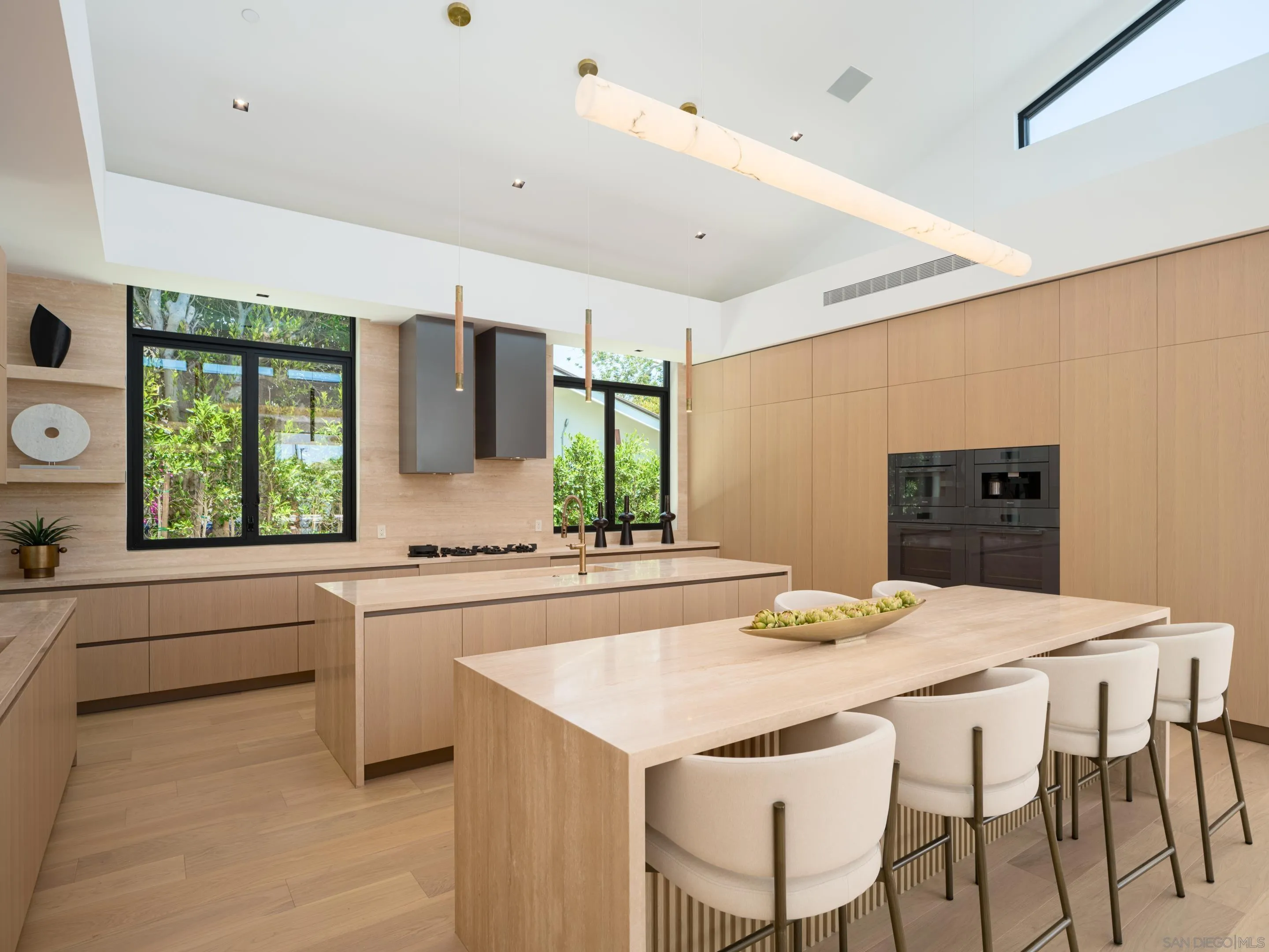 6283 La Jolla Scenic Drive S