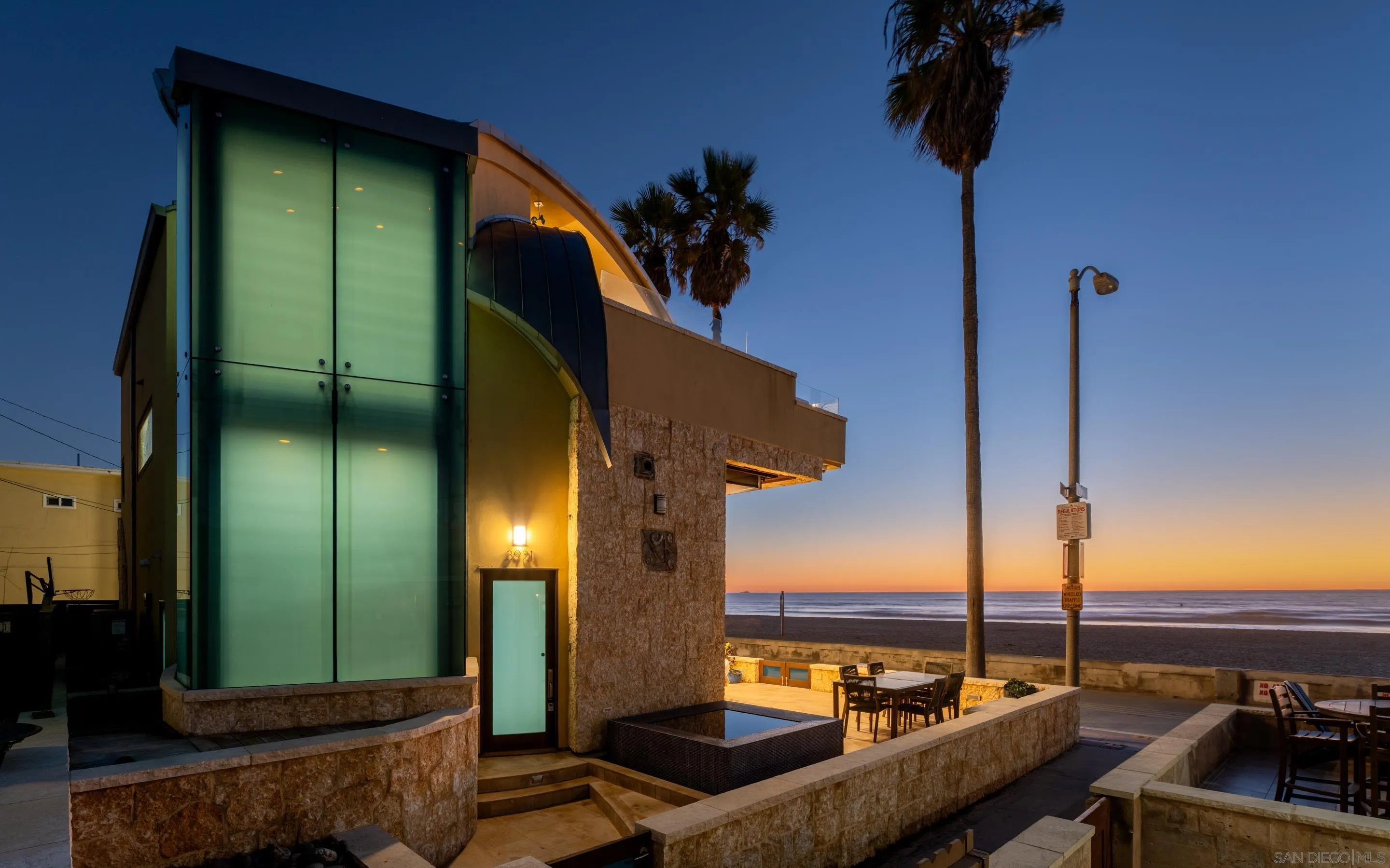 3921 Ocean Front Walk