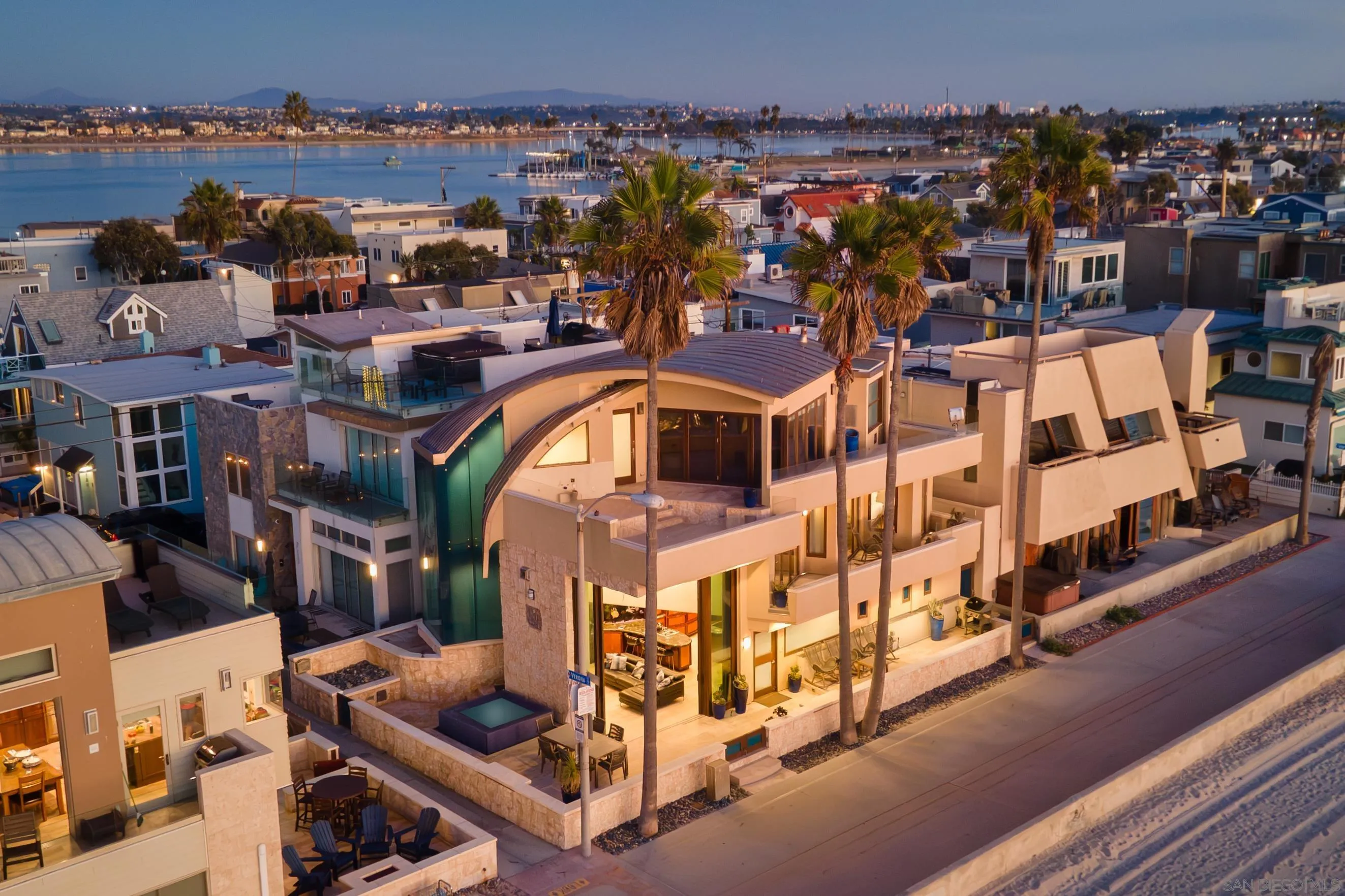 3921 Ocean Front Walk