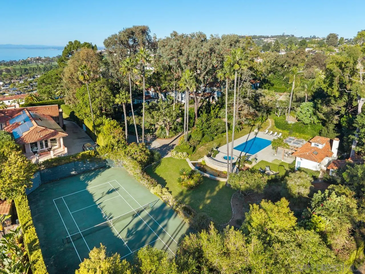 1205 Muirlands Dr