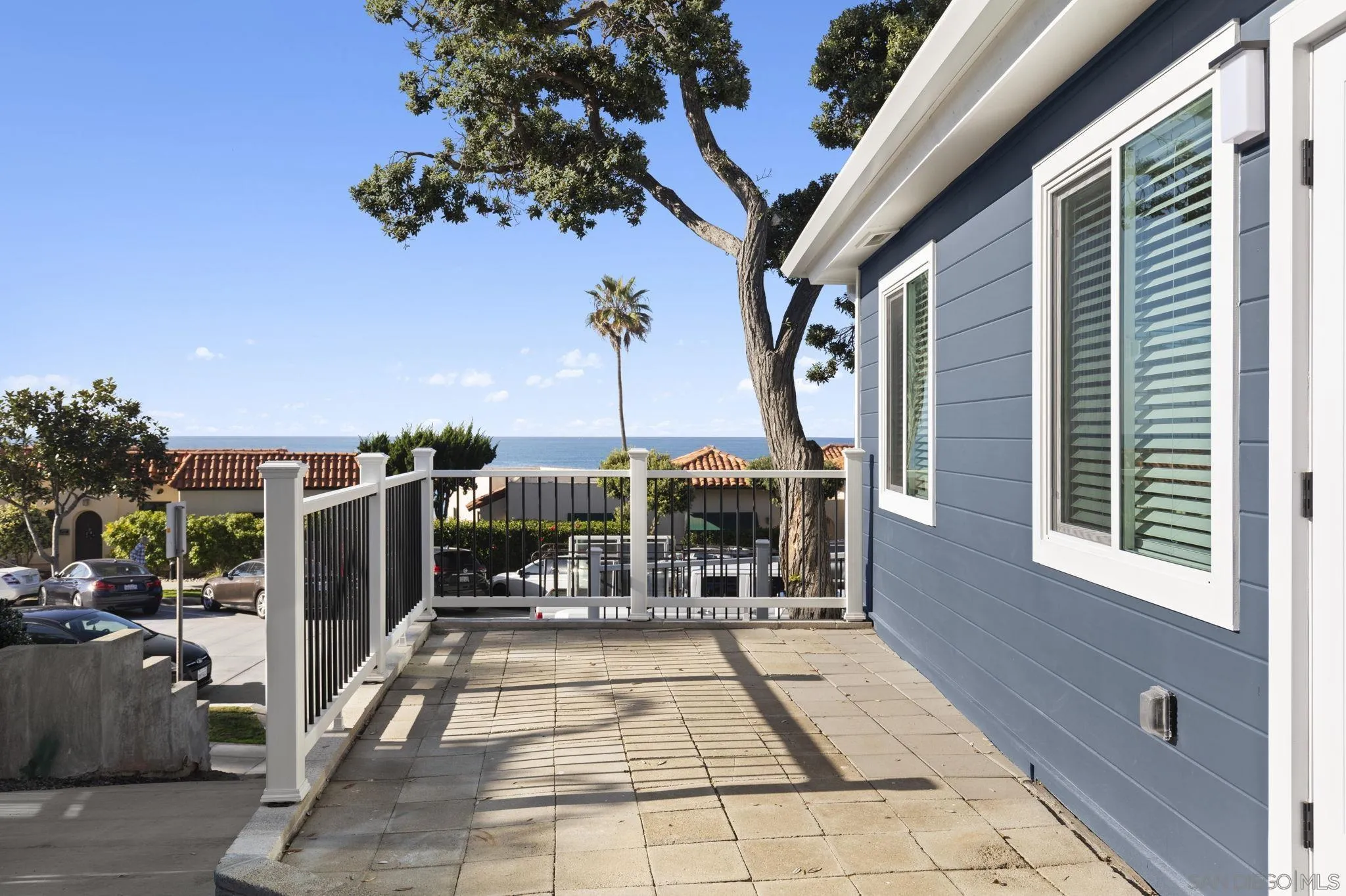 725 Coast Boulevard S