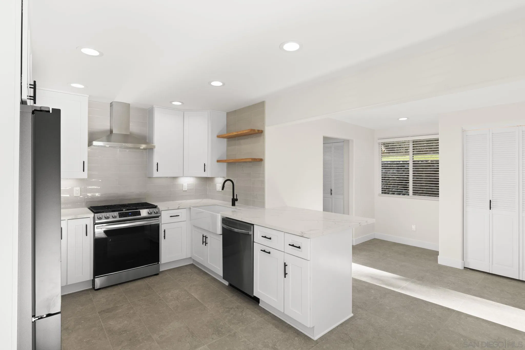 725 Coast Boulevard S