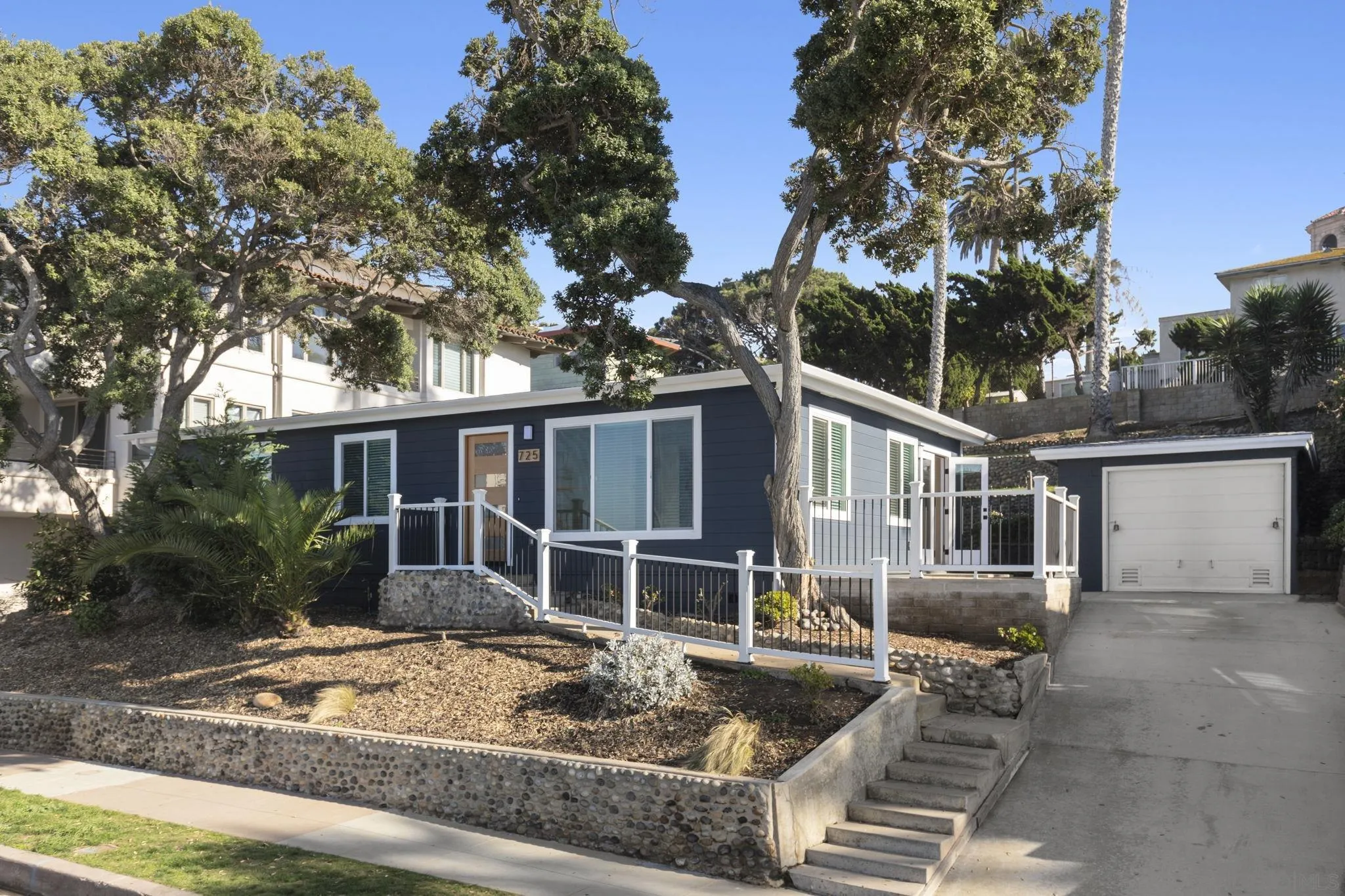 725 Coast Boulevard S